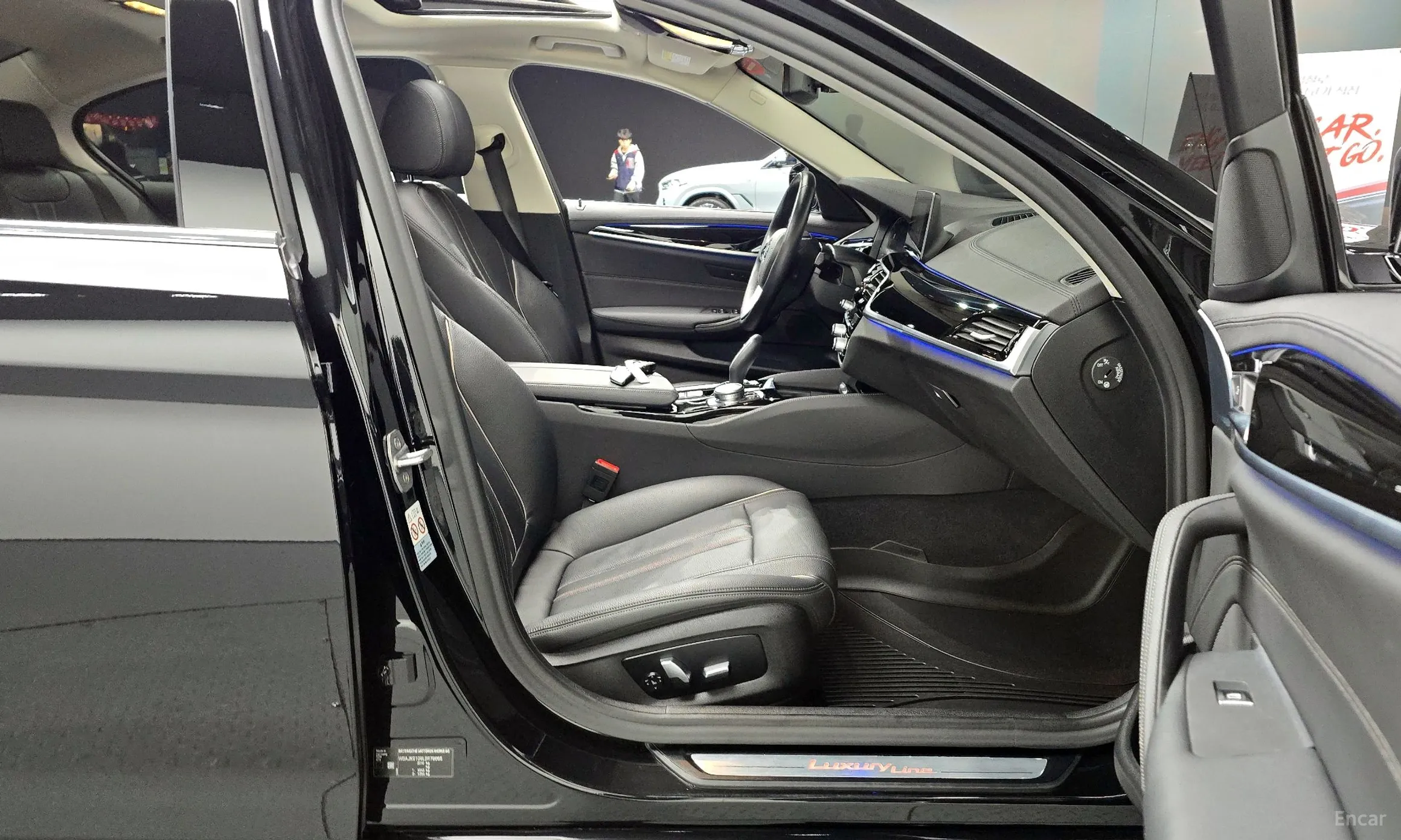 BMW 5 Series (G30) превью 11