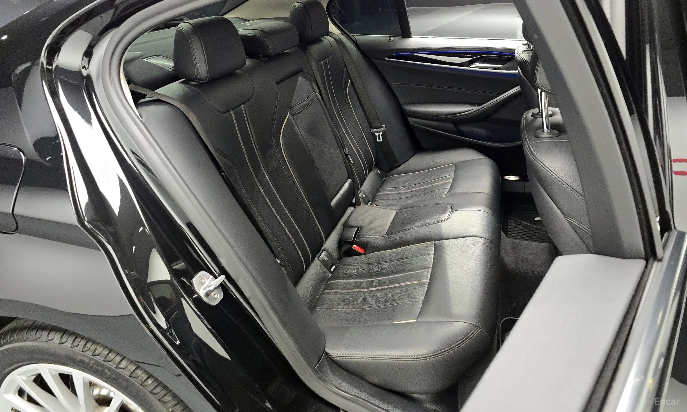 BMW 5 Series (G30) превью 12