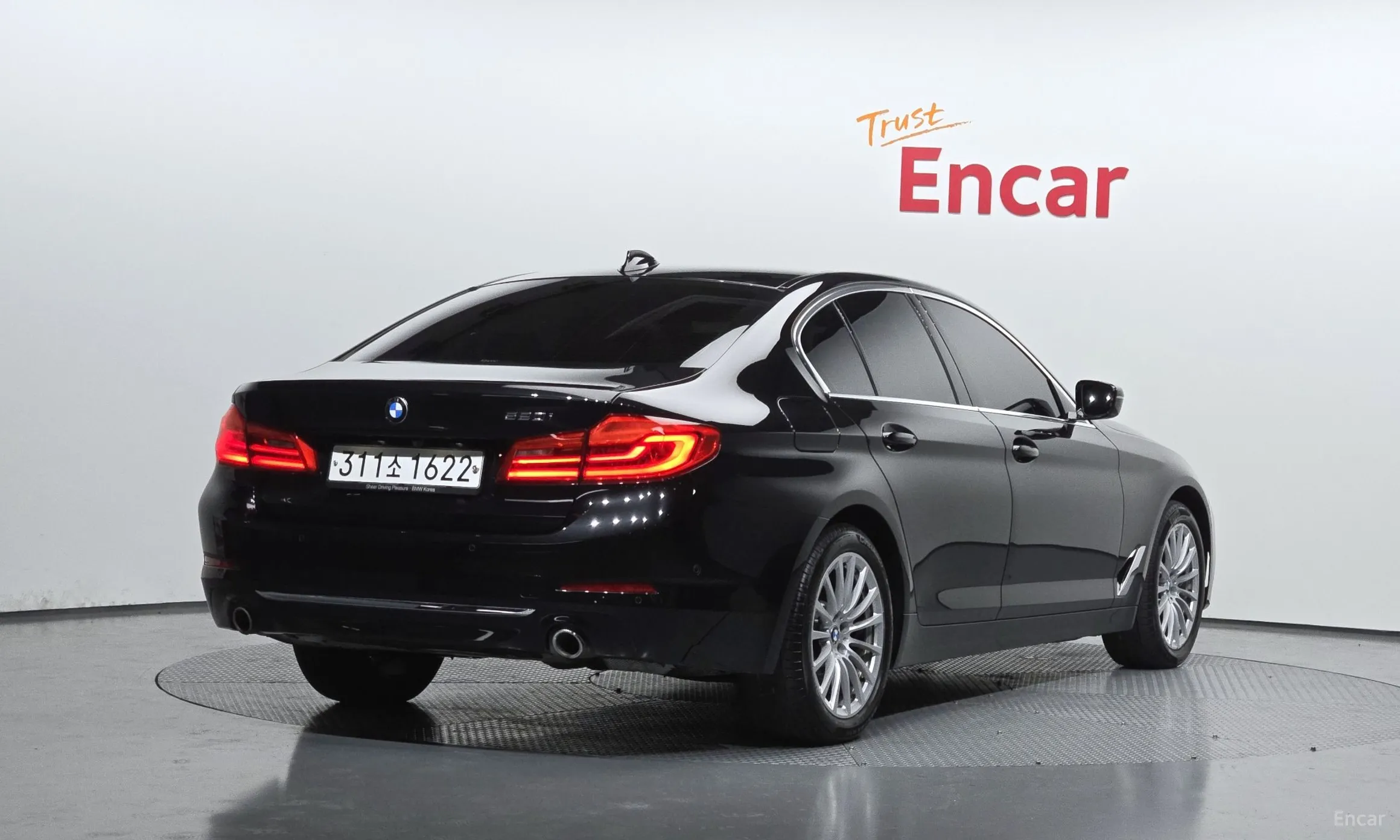 BMW 5 Series (G30) превью 2