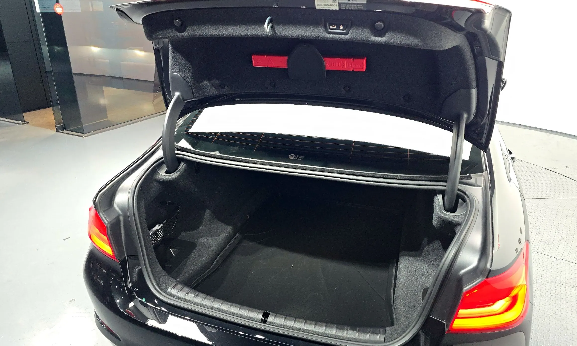 BMW 5 Series (G30) превью 20