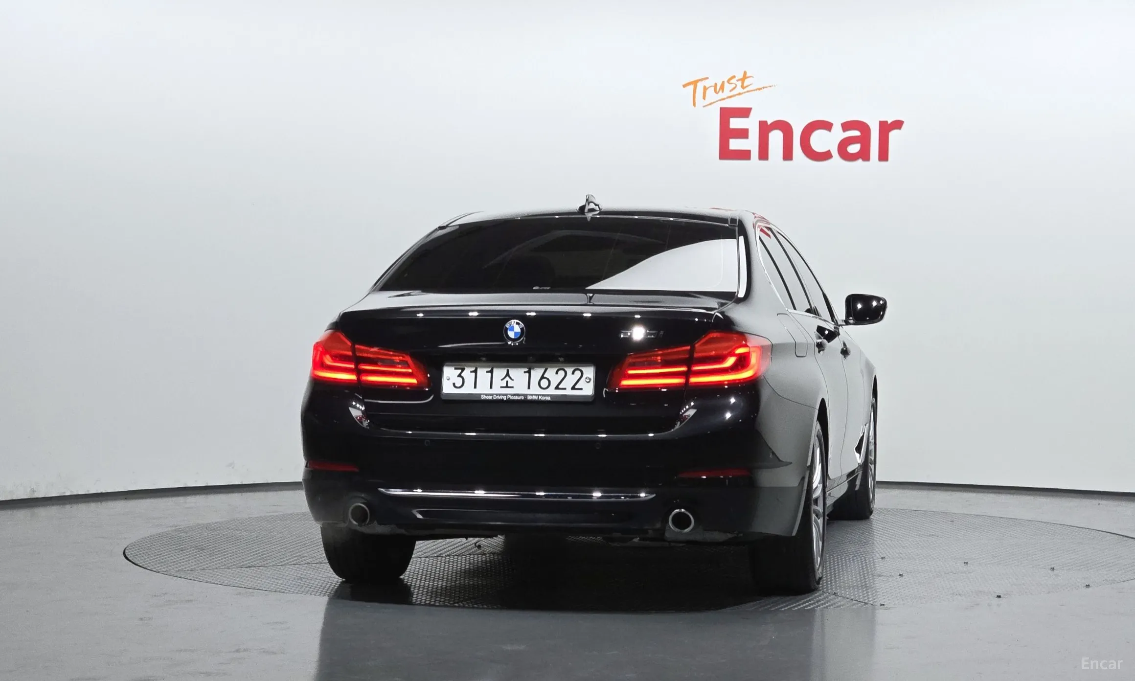 BMW 5 Series (G30) превью 4