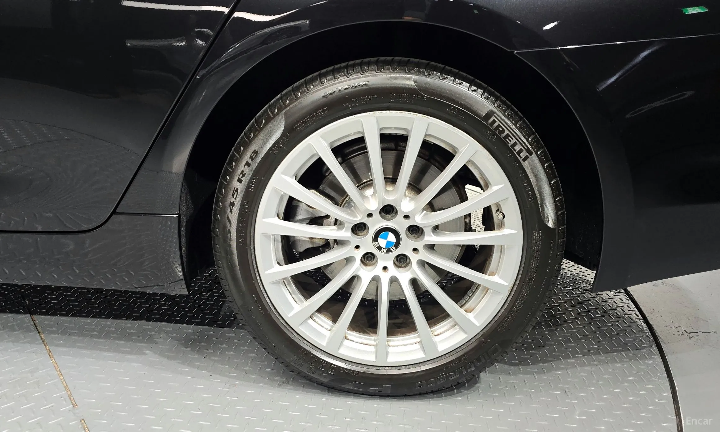 BMW 5 Series (G30) превью 5