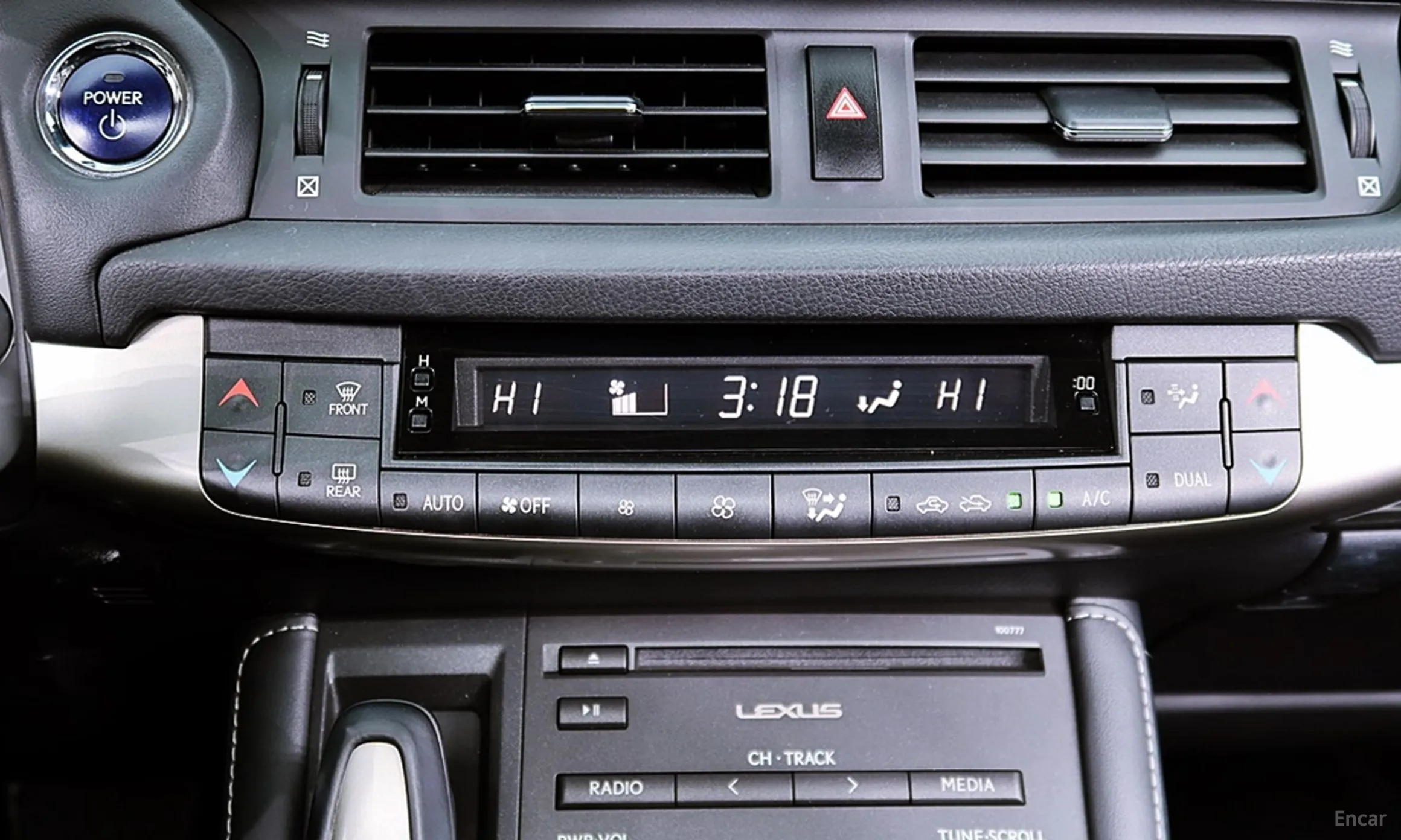 Lexus CT200h превью 12