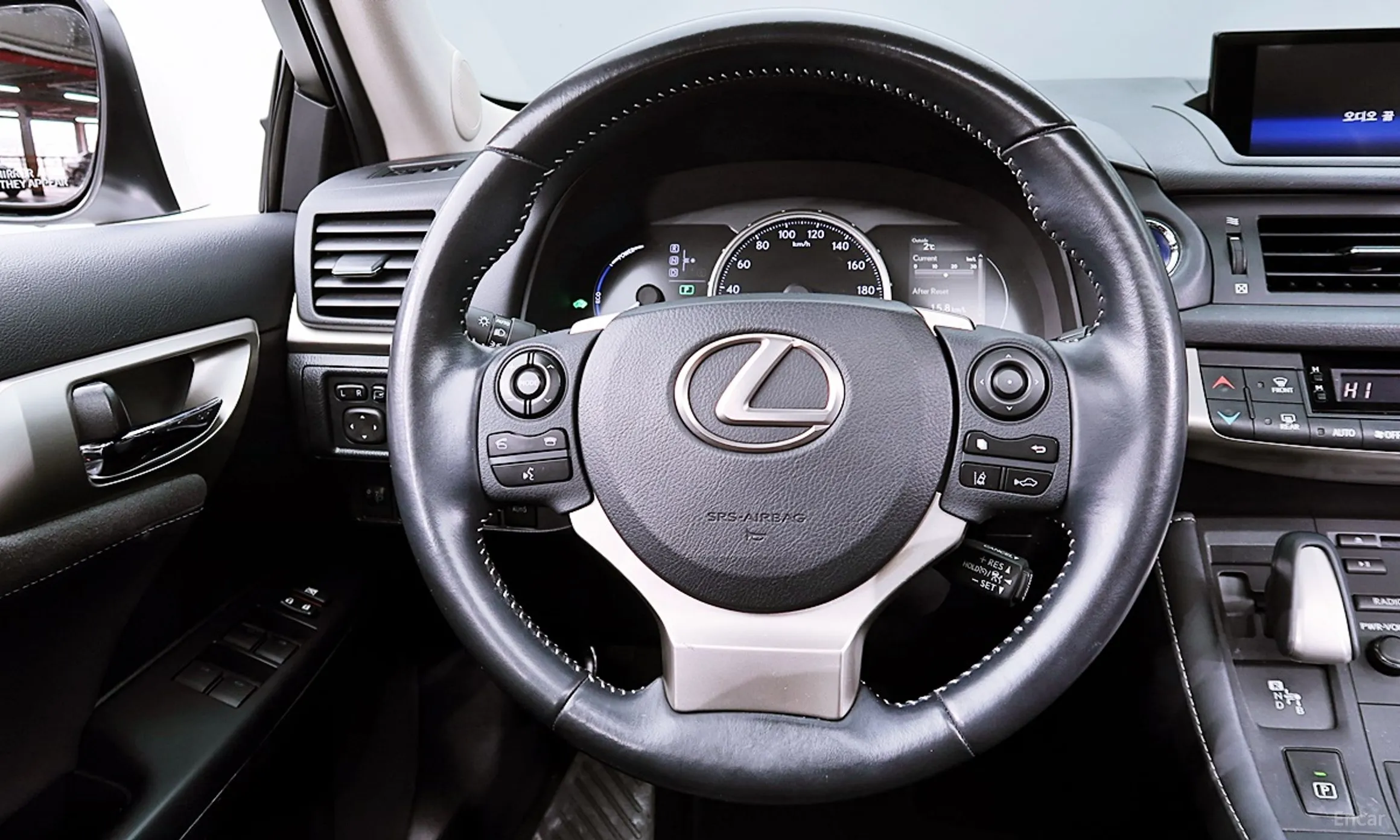 Lexus CT200h превью 8