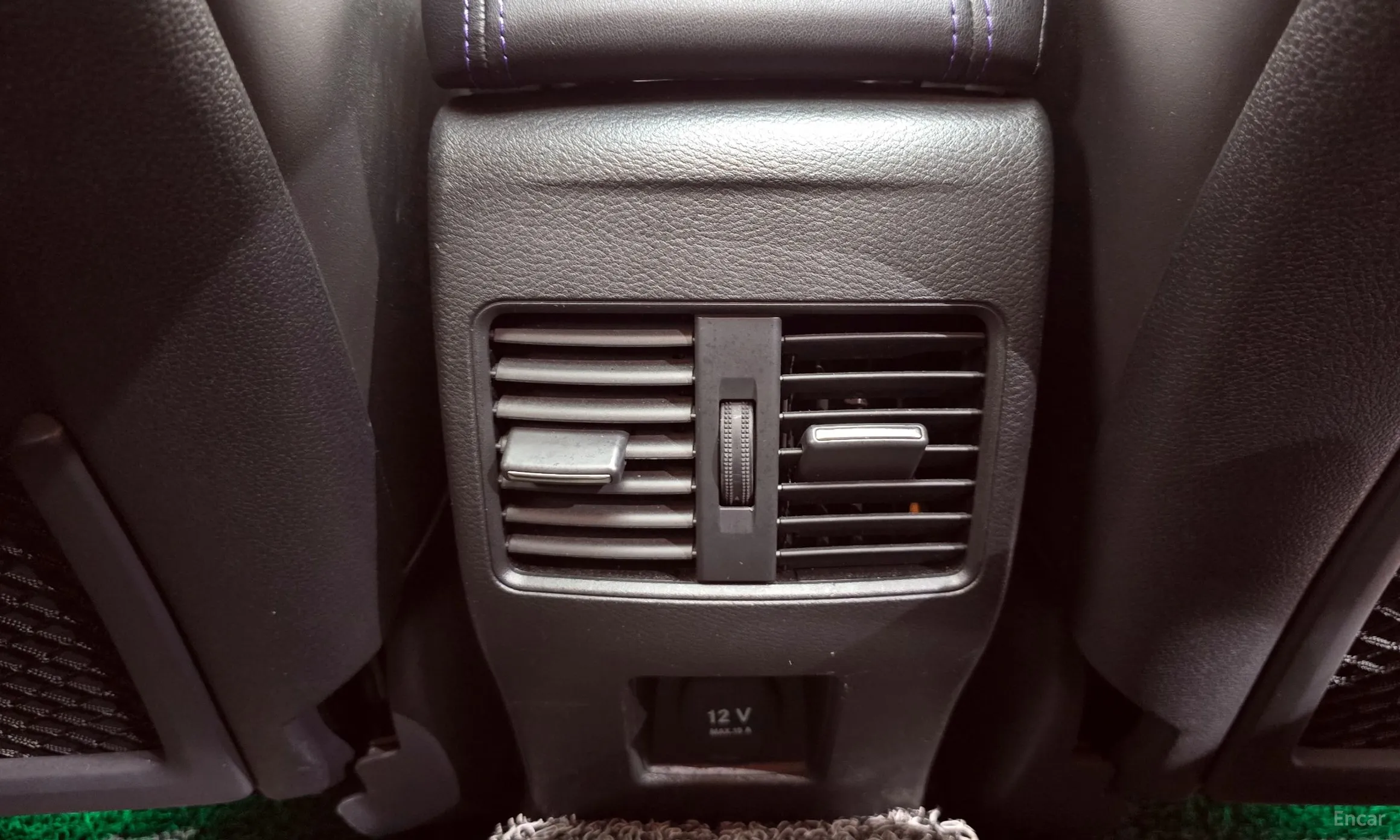 Infiniti Q30 превью 19