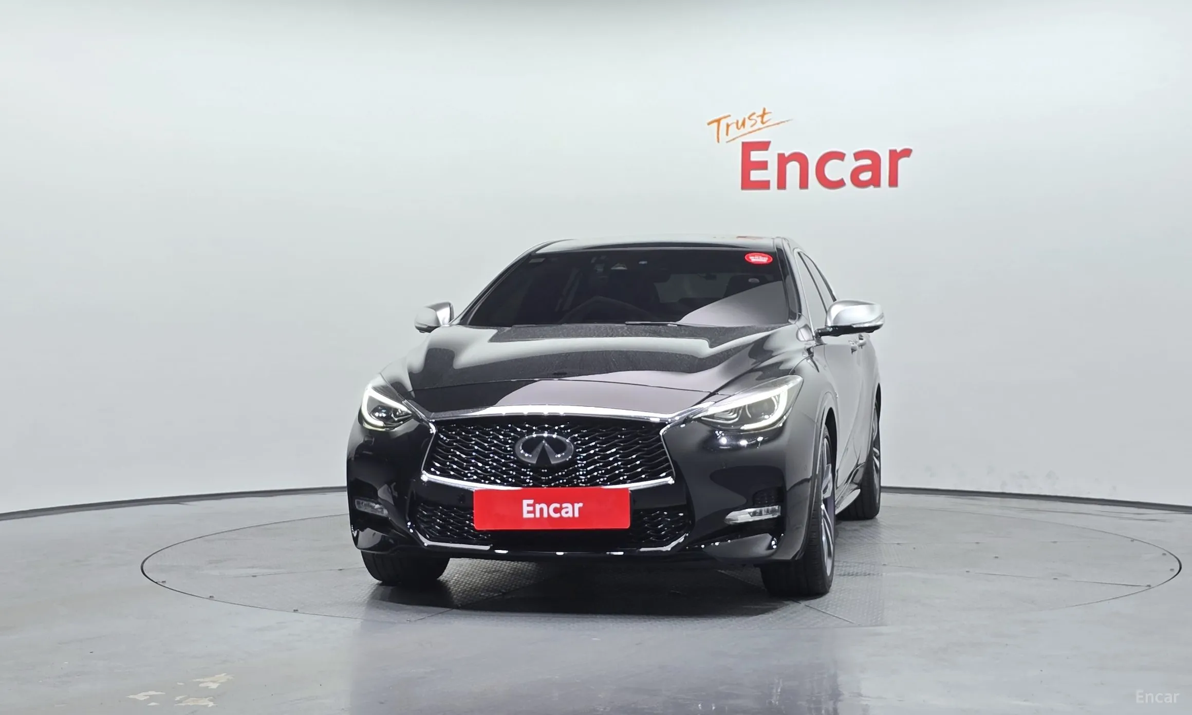 Infiniti Q30 превью 3