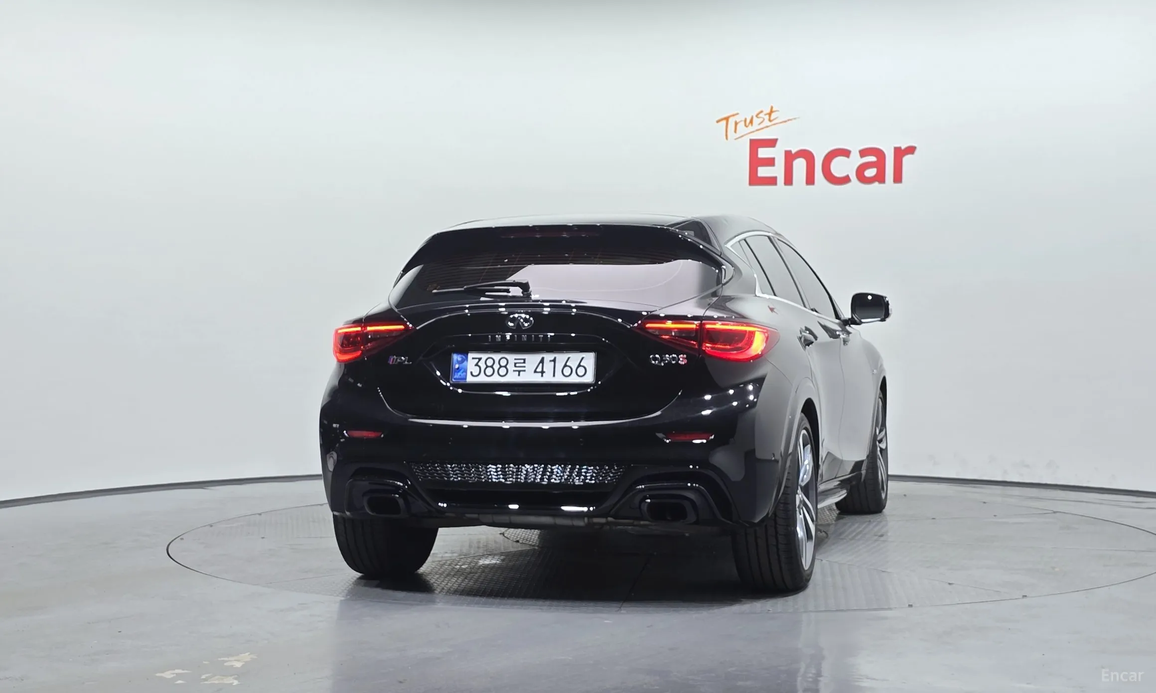 Infiniti Q30 превью 4