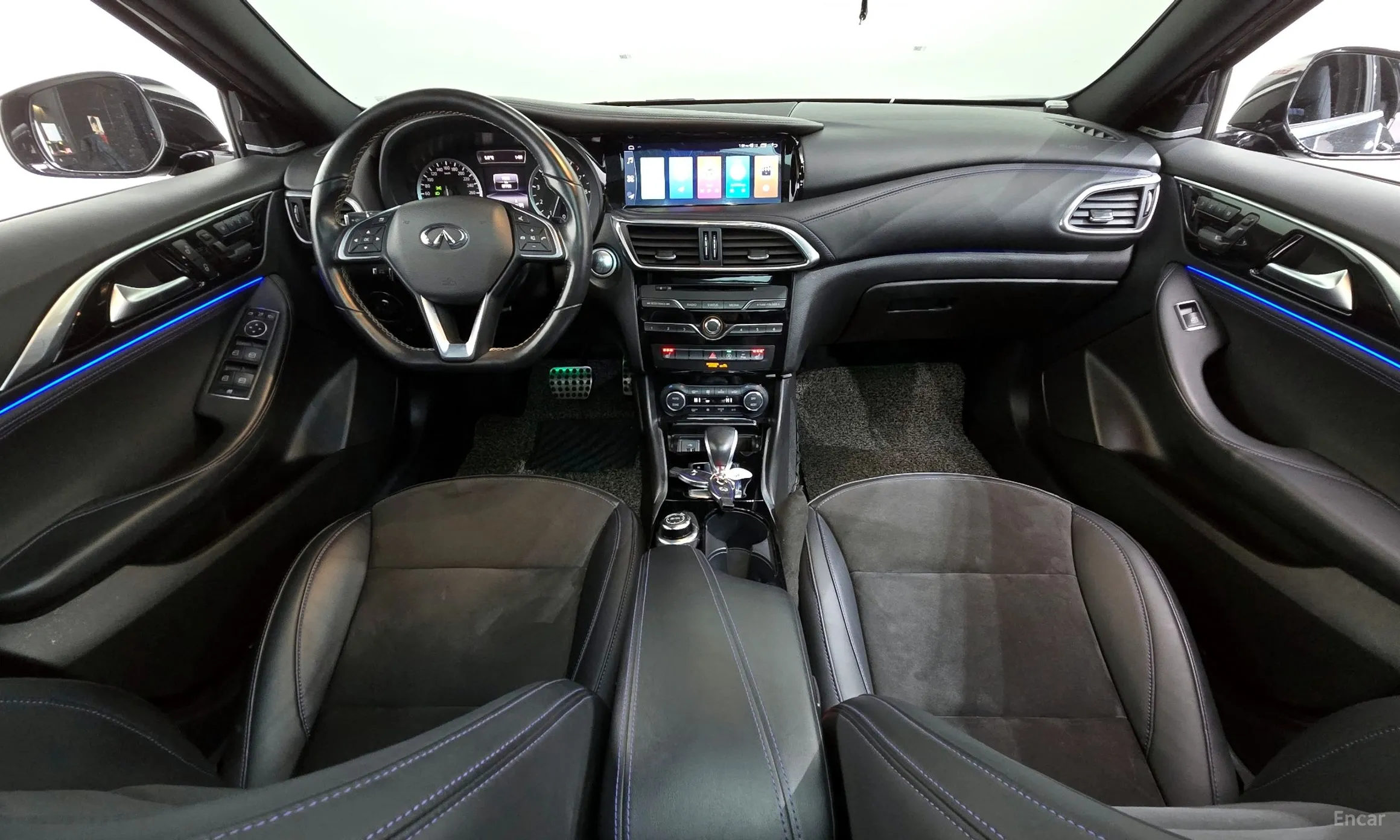 Infiniti Q30 превью 7