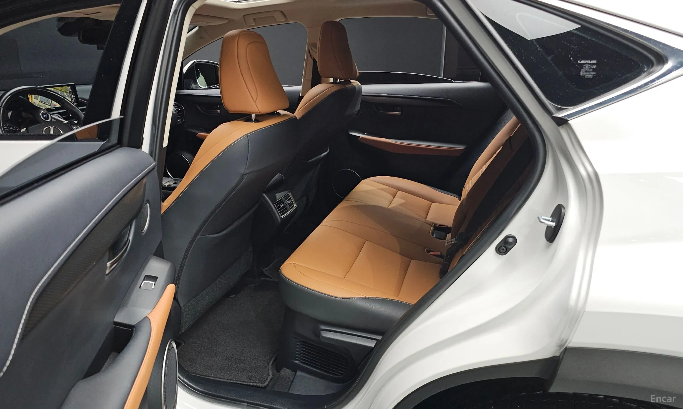 Lexus NX300h превью 12