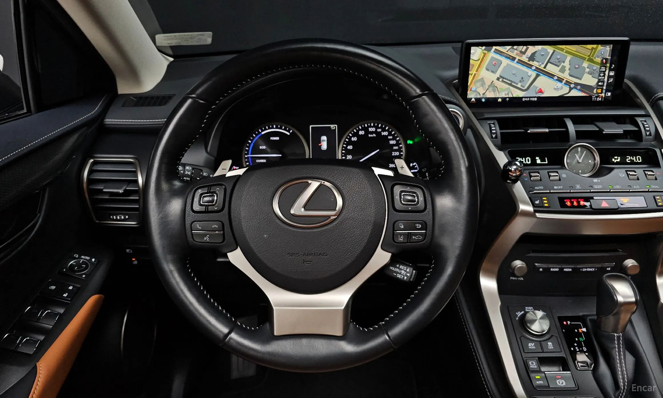 Lexus NX300h превью 13