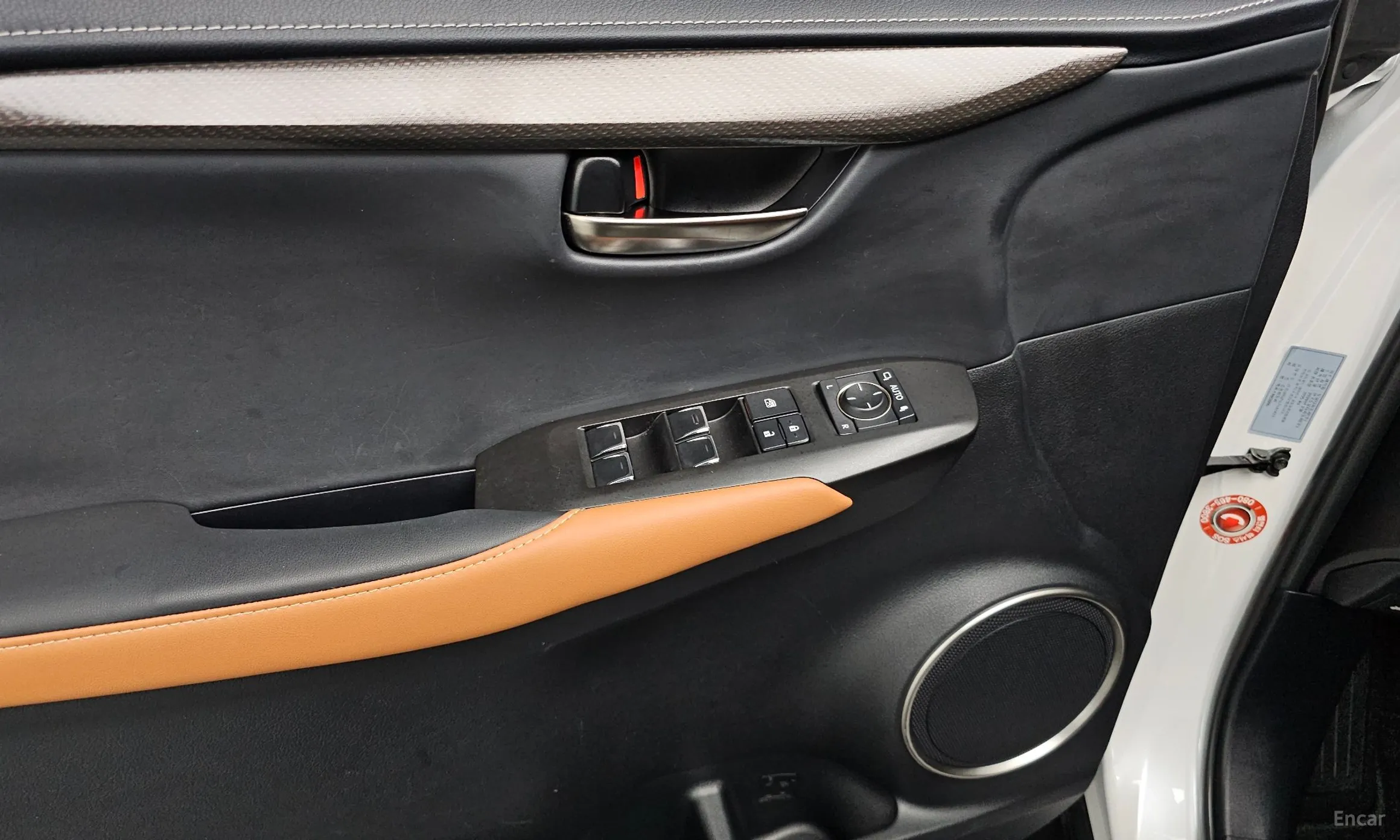 Lexus NX300h превью 17