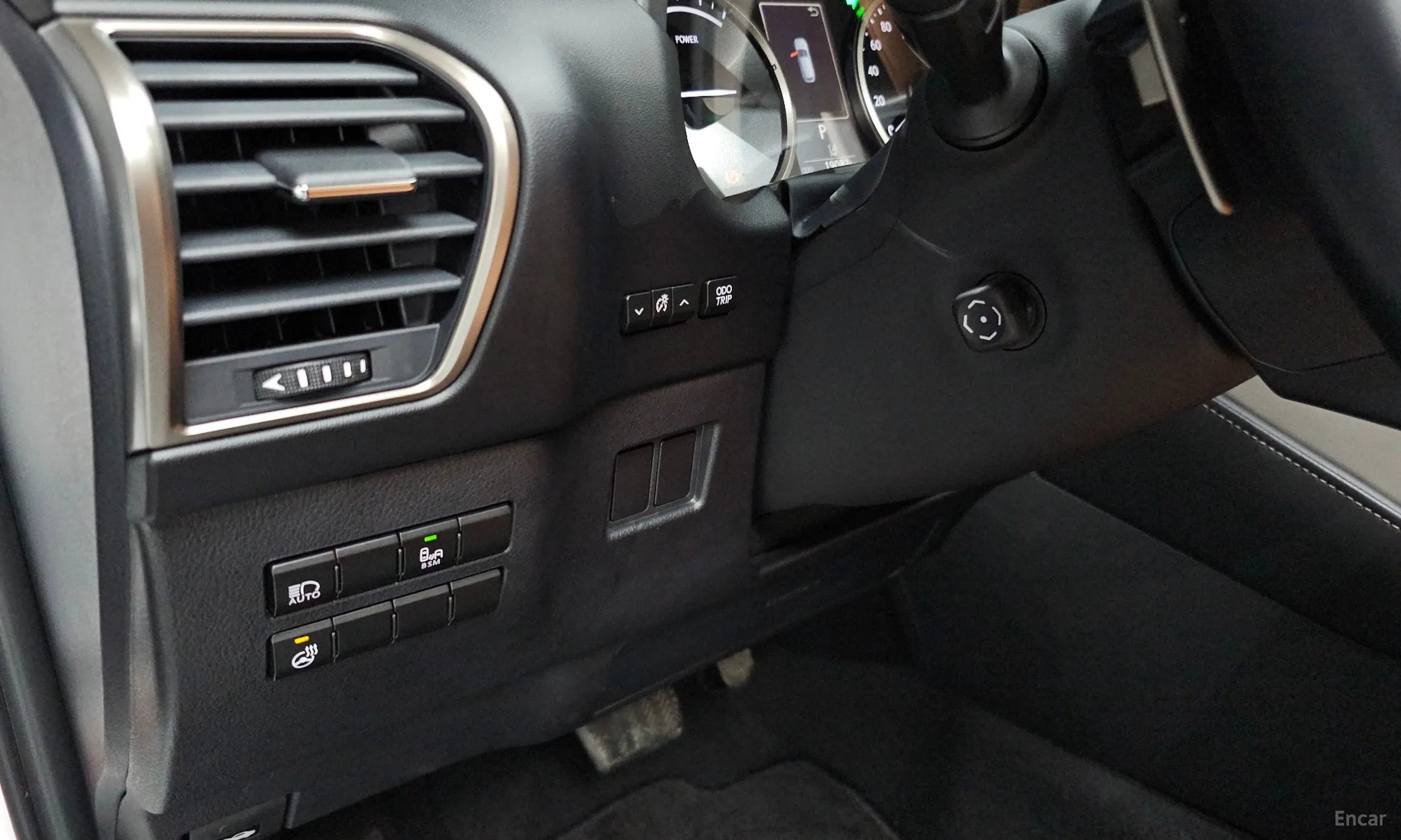 Lexus NX300h превью 18