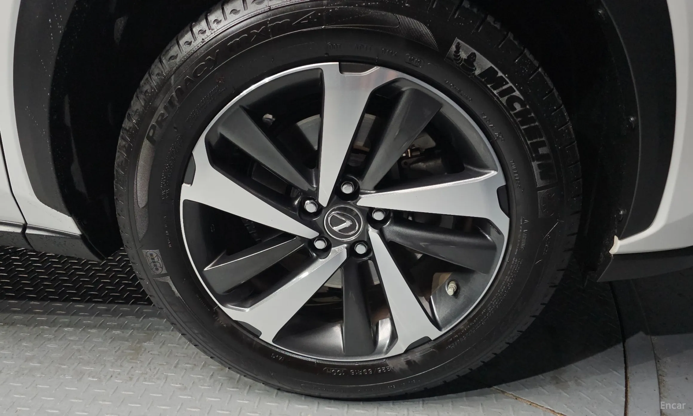 Lexus NX300h превью 5