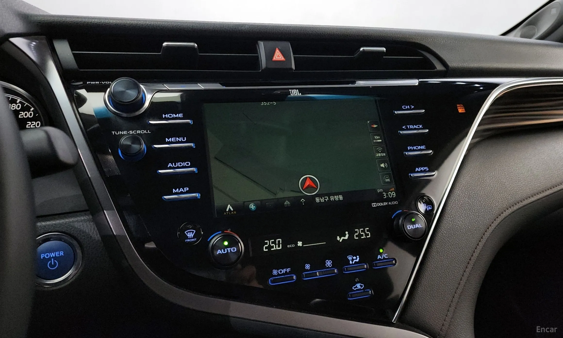 Toyota Camry (XV70) превью 17