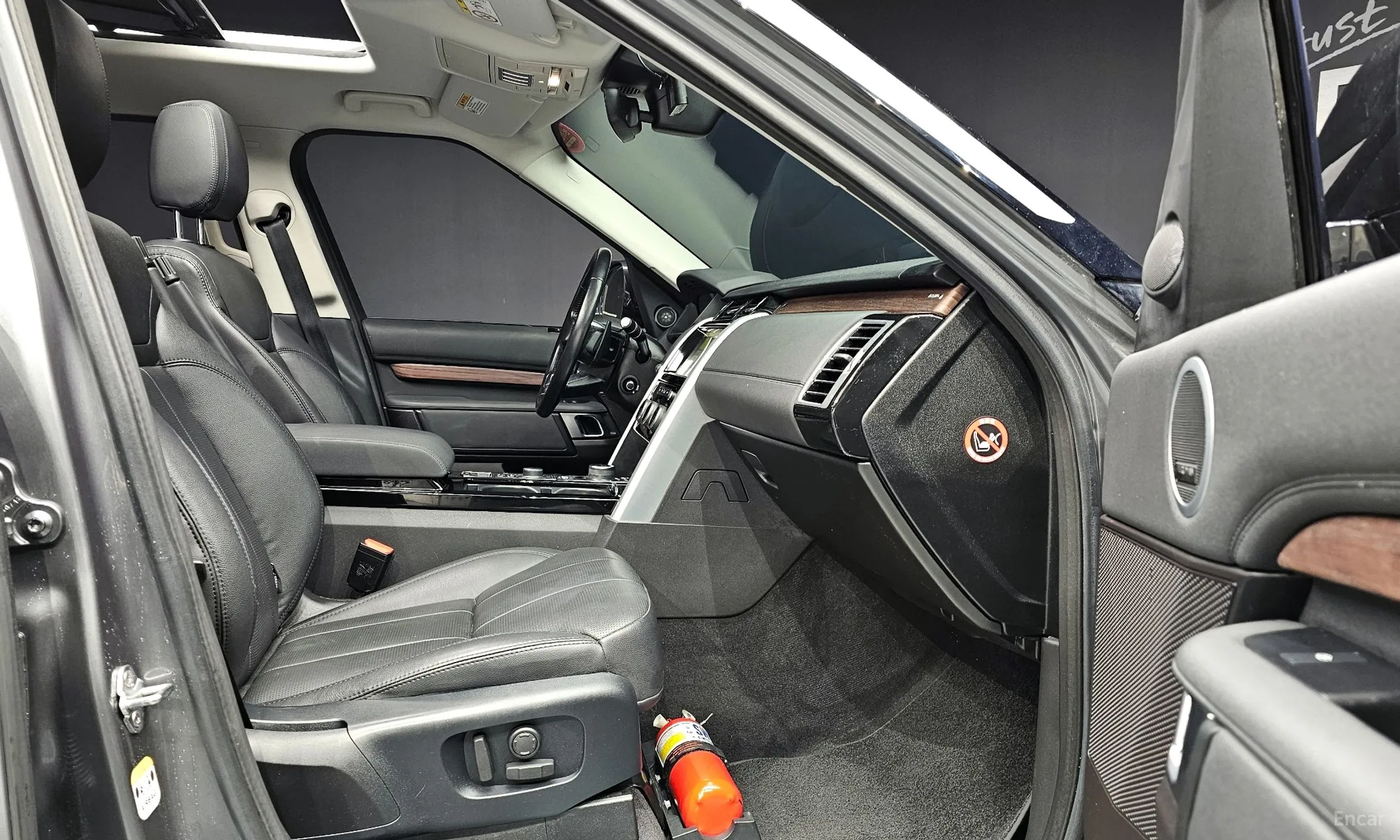 Land Rover Discovery 5 превью 10