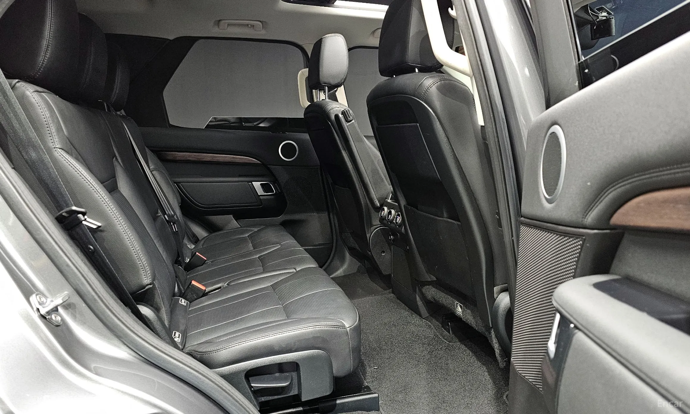Land Rover Discovery 5 превью 11