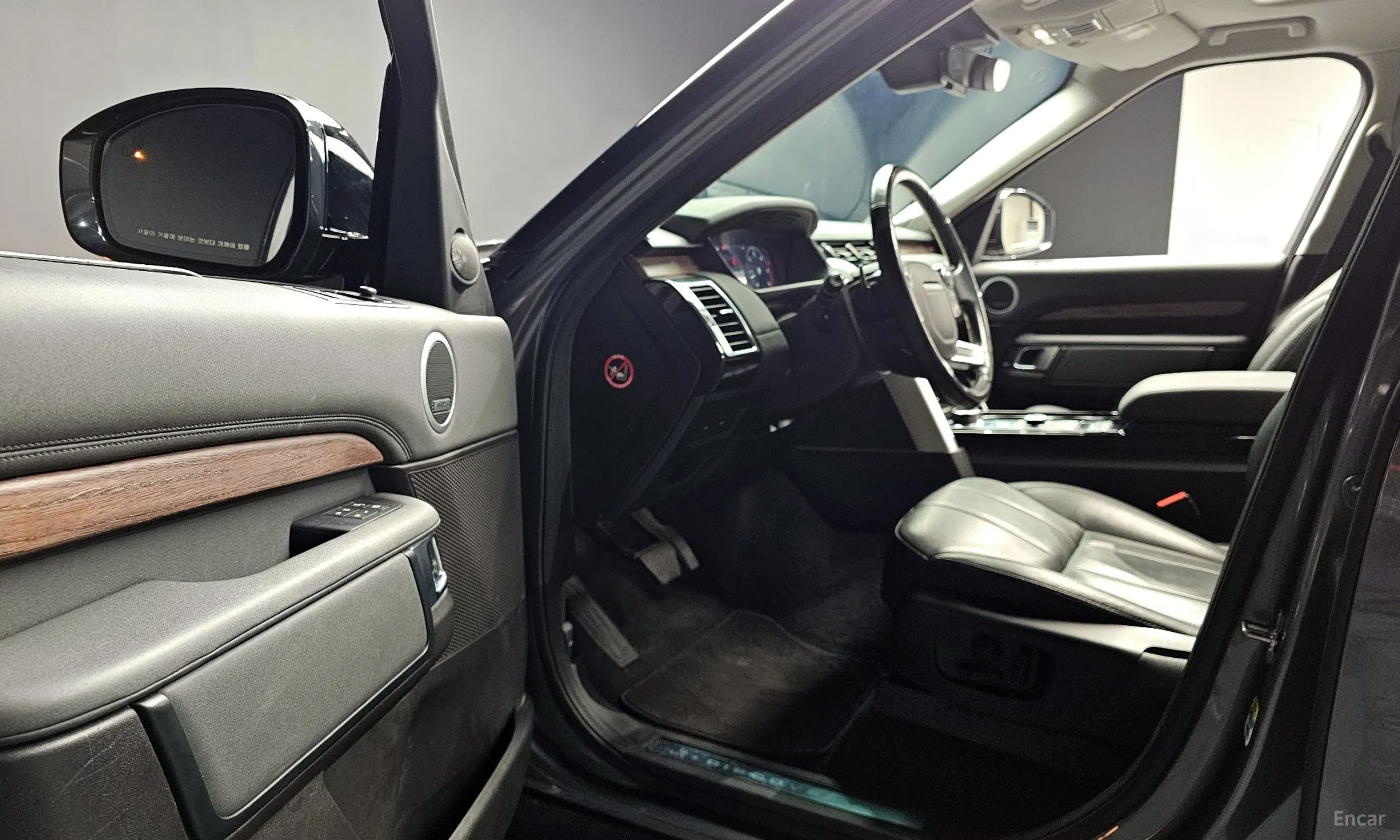 Land Rover Discovery 5 превью 12