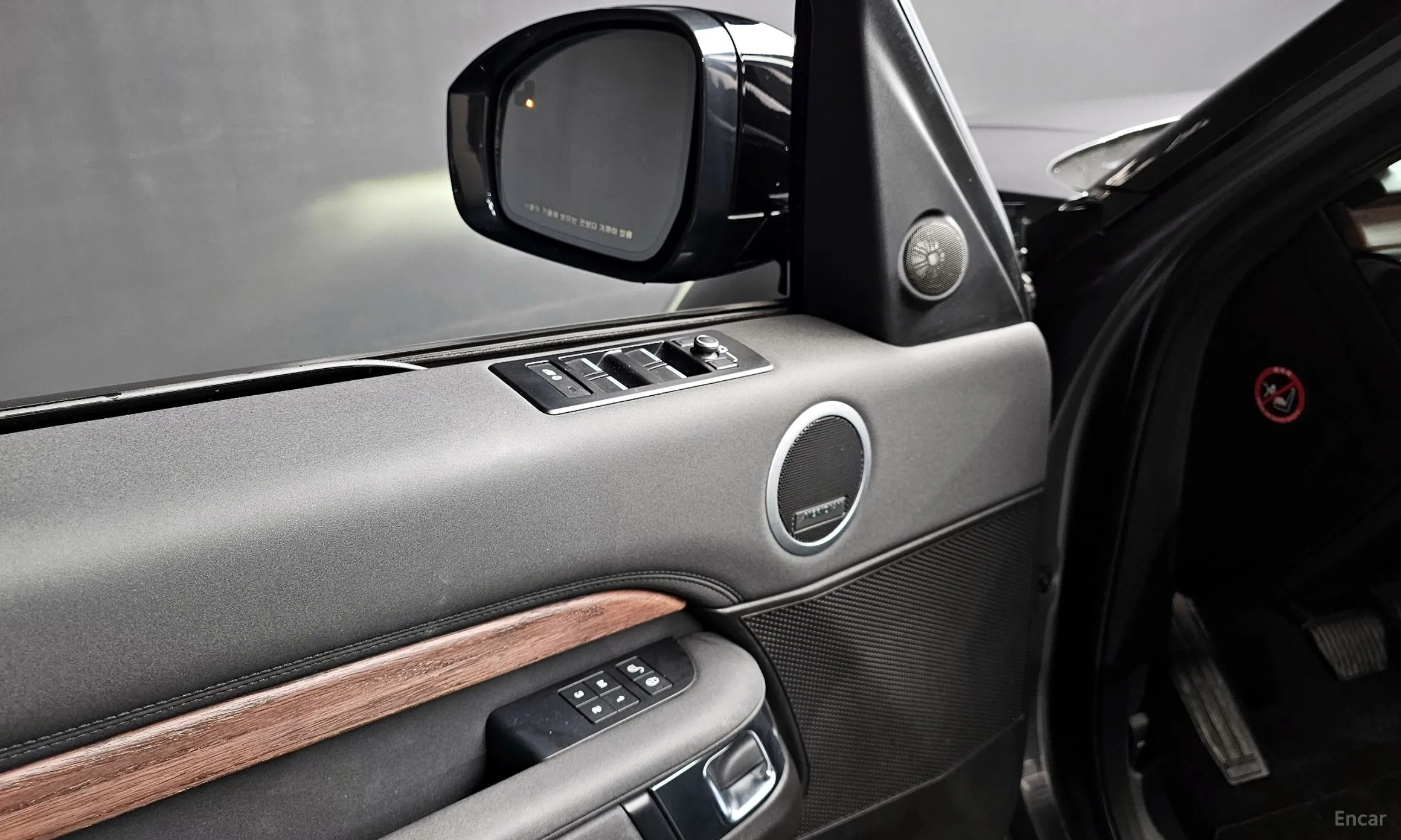 Land Rover Discovery 5 превью 13