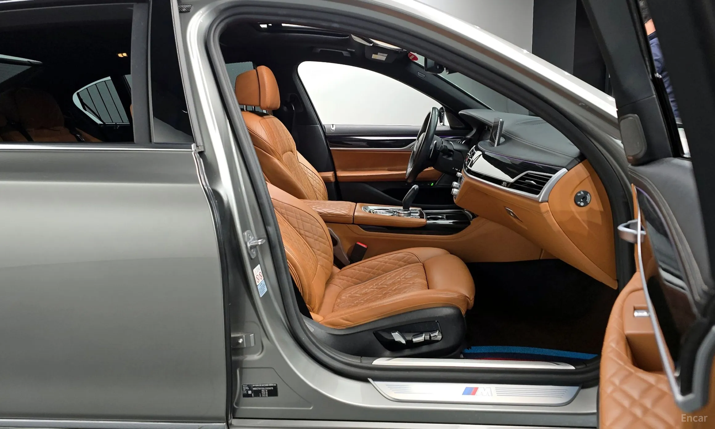BMW 7 Series (G11) превью 11