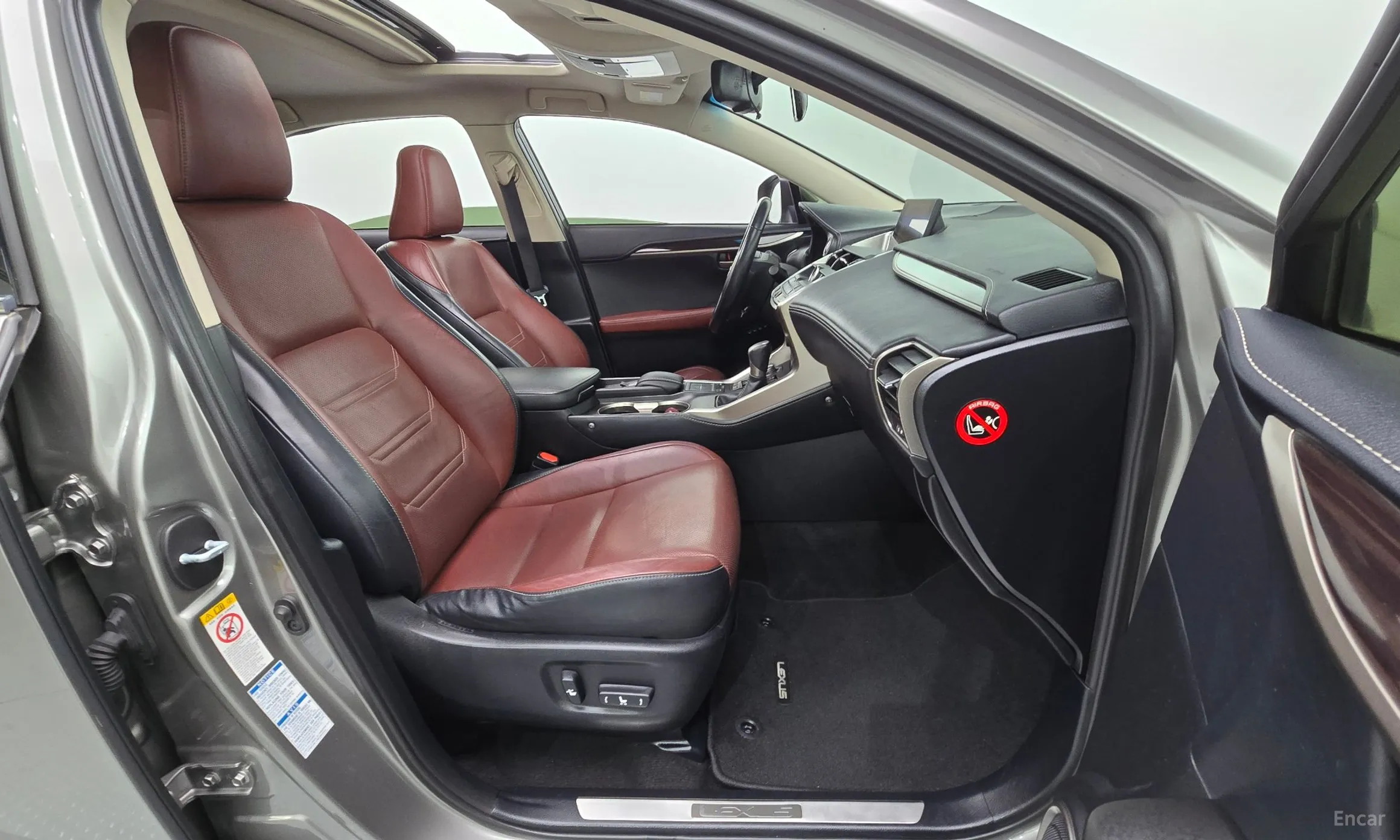 Lexus NX300h превью 11