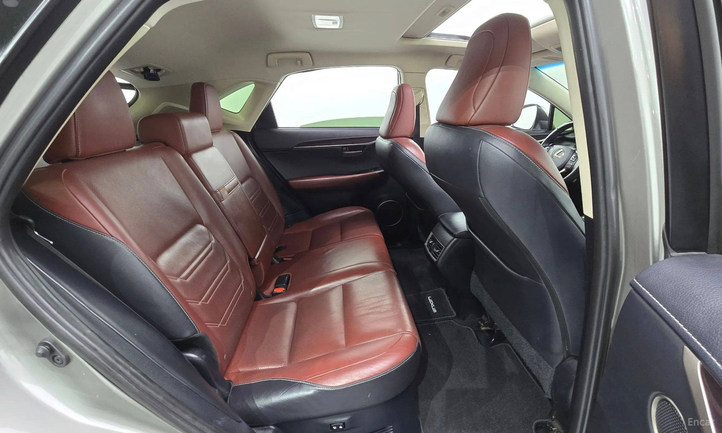 Lexus NX300h превью 12