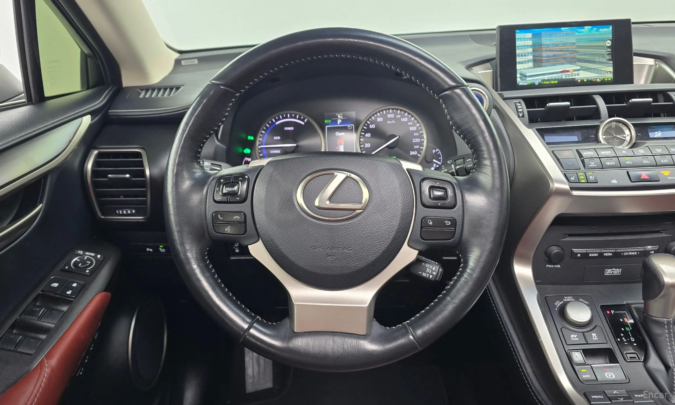 Lexus NX300h превью 13