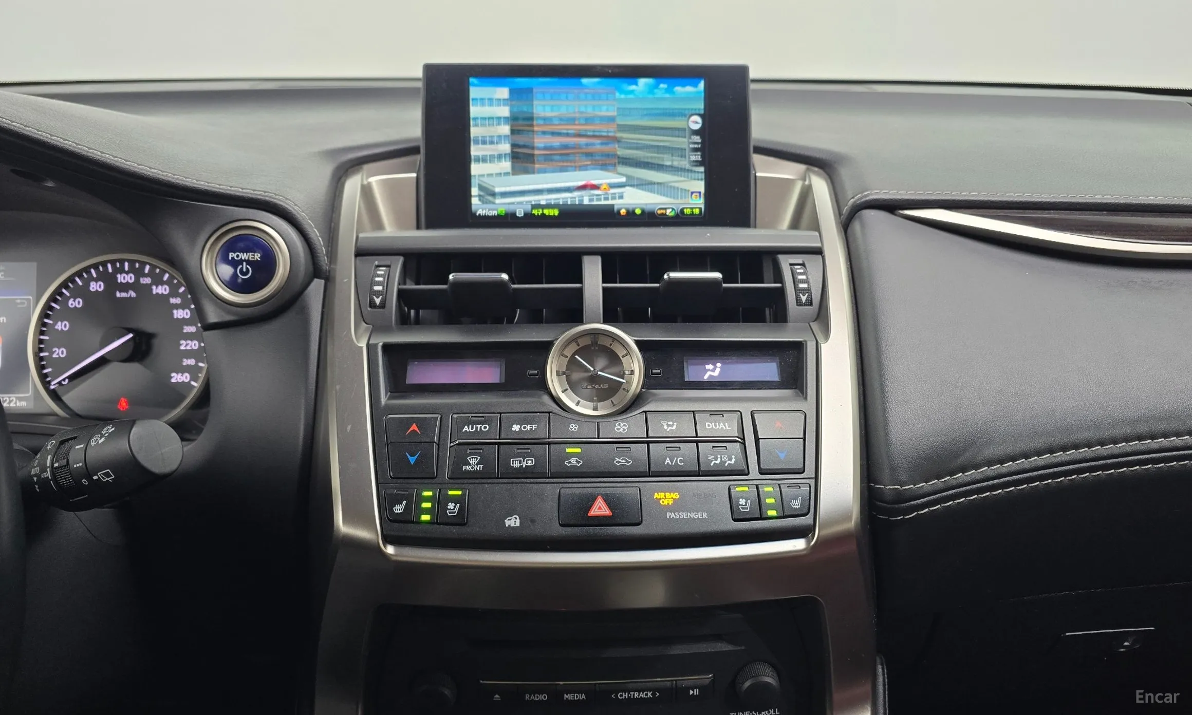 Lexus NX300h превью 14
