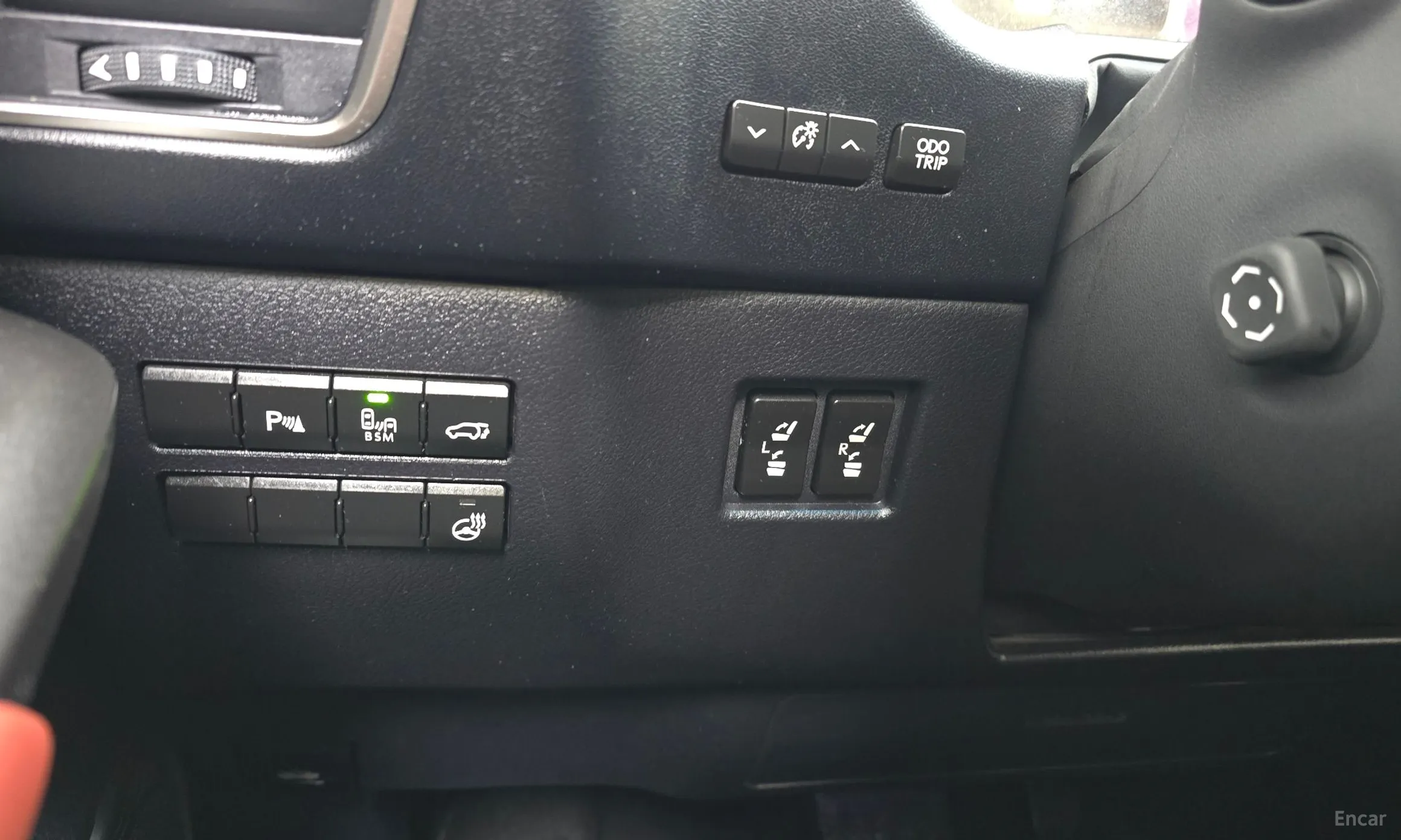 Lexus NX300h превью 16