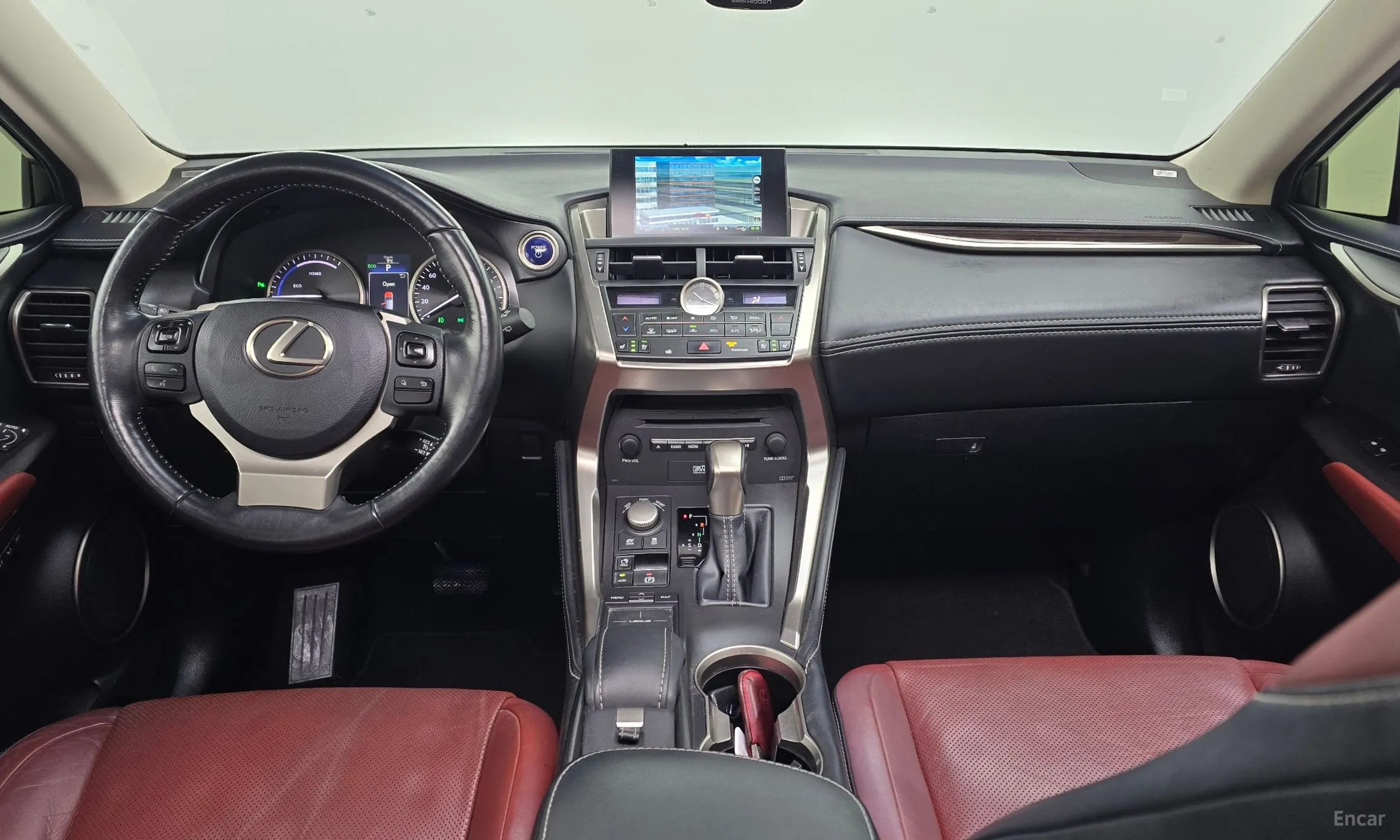 Lexus NX300h превью 7