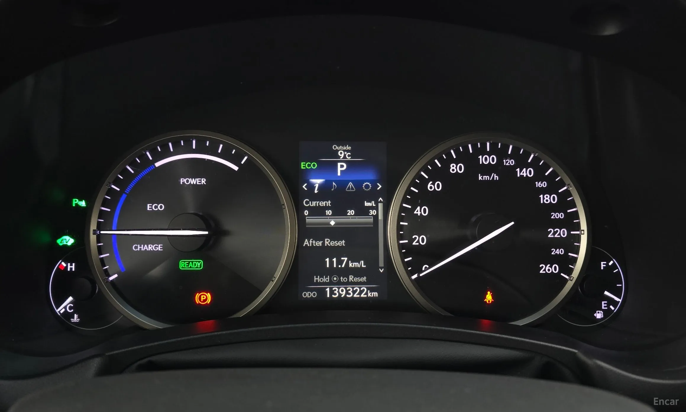 Lexus NX300h превью 8
