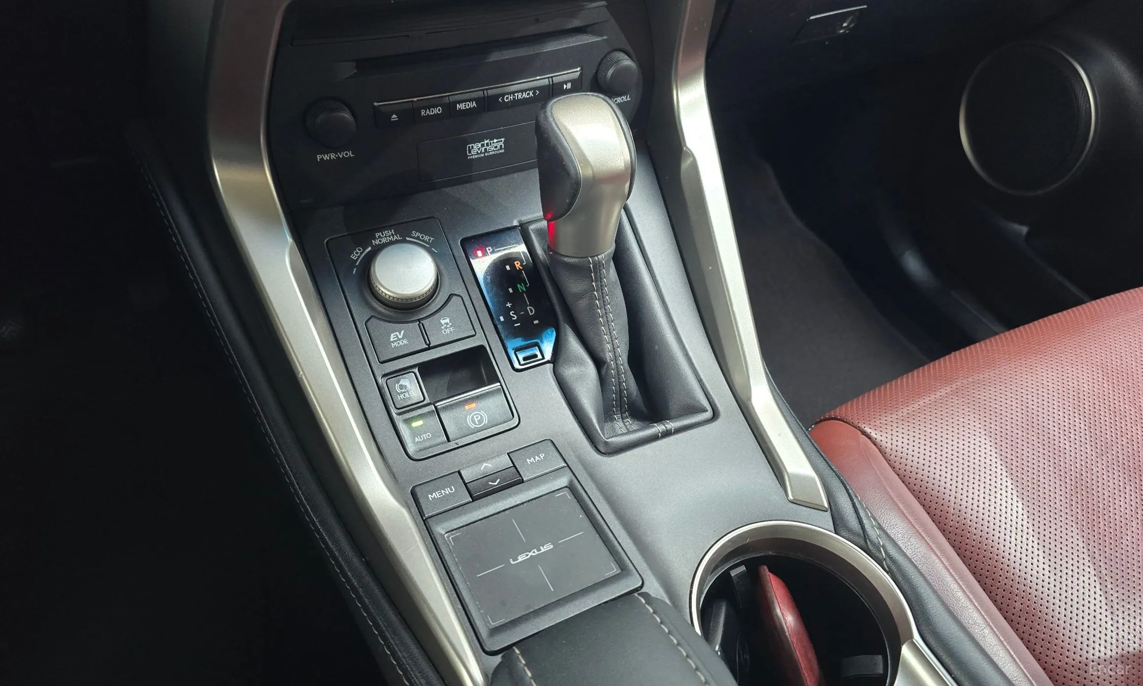 Lexus NX300h превью 9