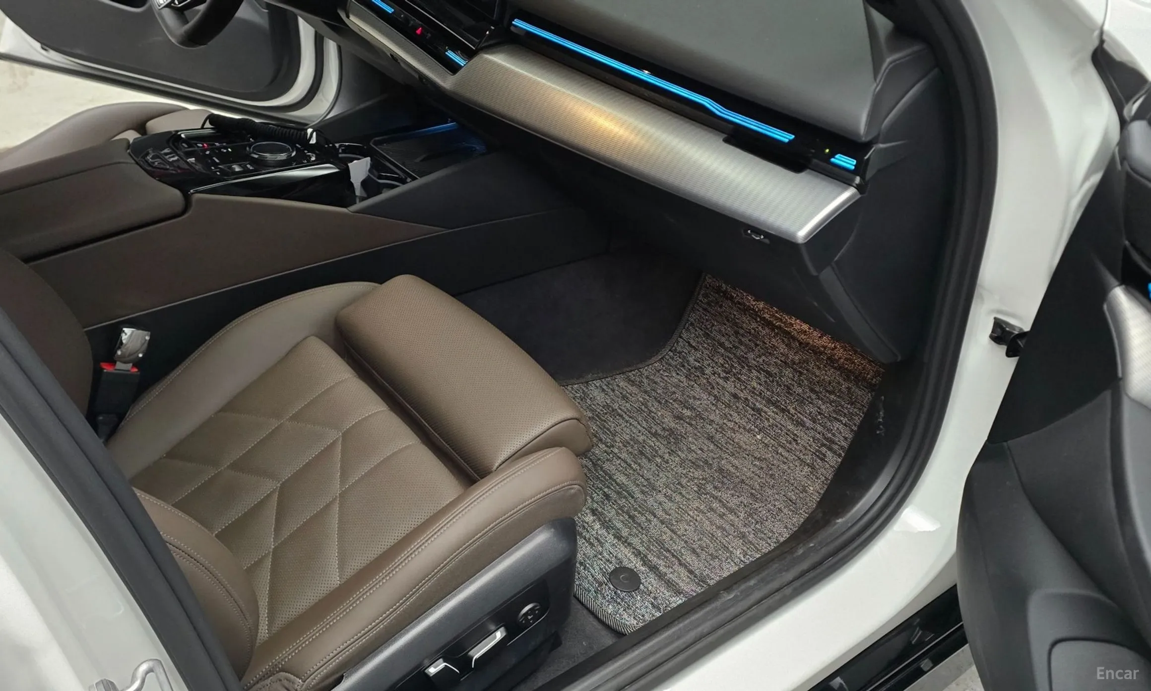 BMW 5 Series (G60) превью 10