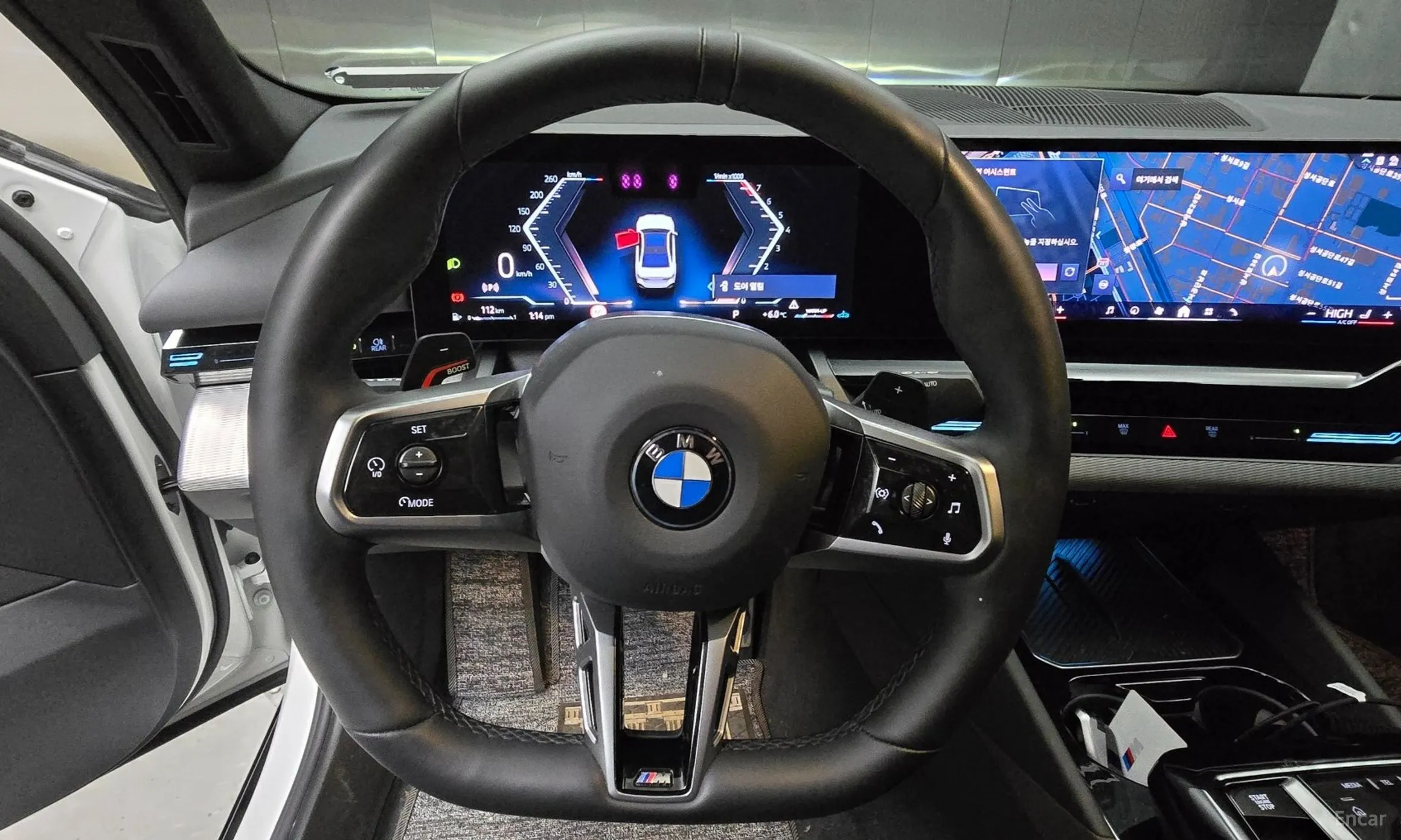 BMW 5 Series (G60) превью 12