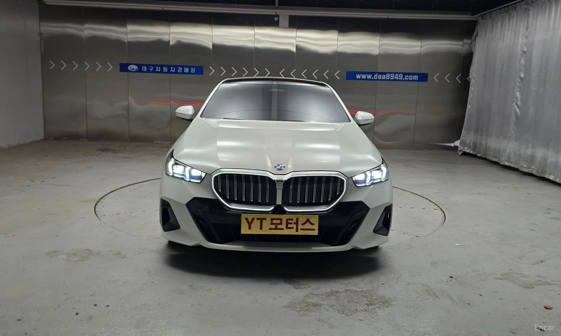 BMW 5 Series (G60) превью 2
