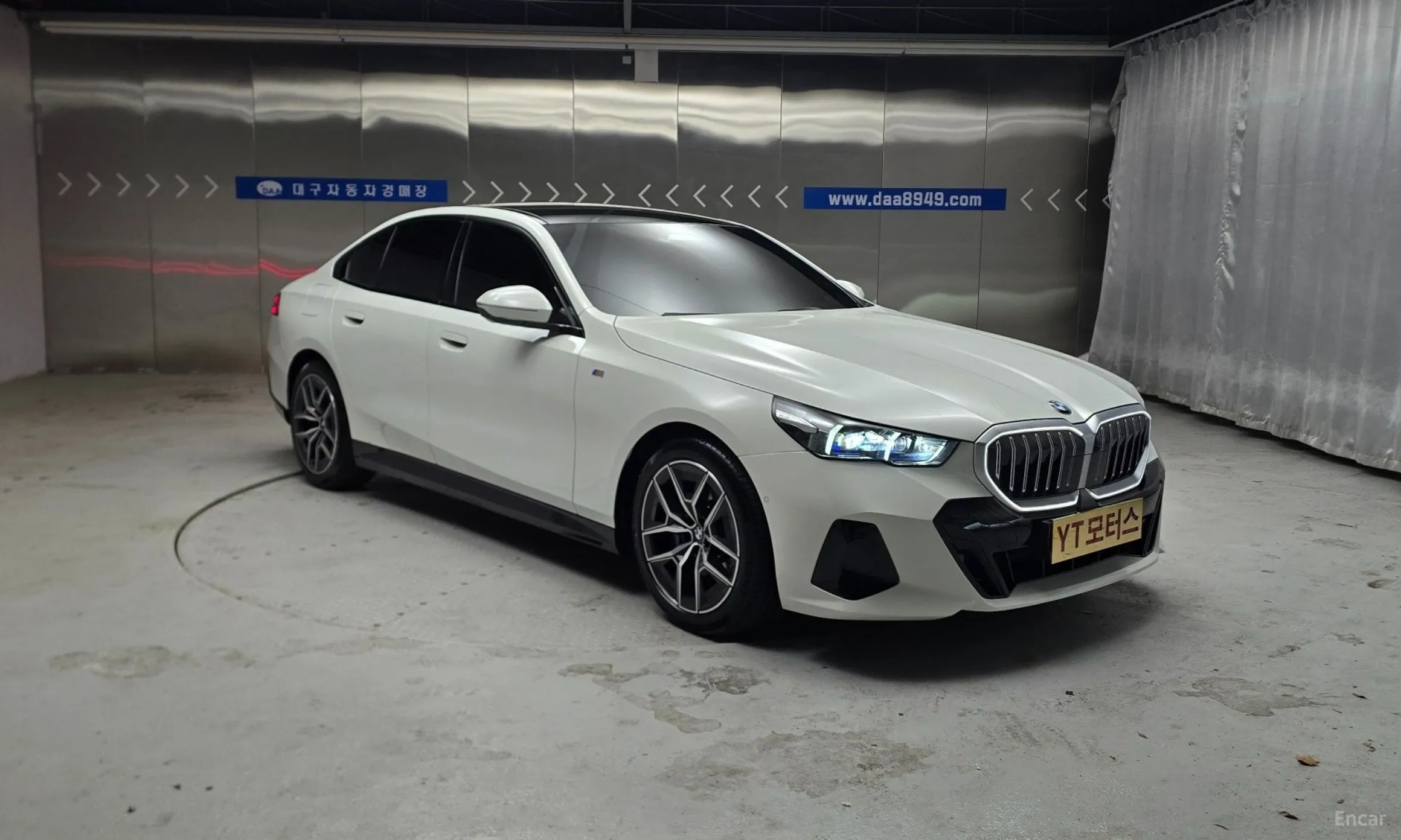 BMW 5 Series (G60) превью 3