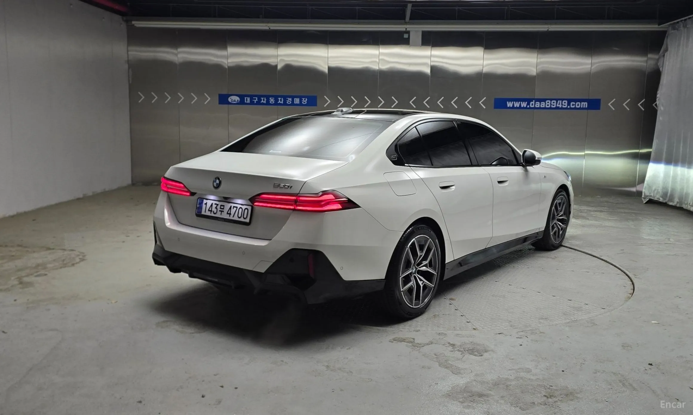 BMW 5 Series (G60) превью 4