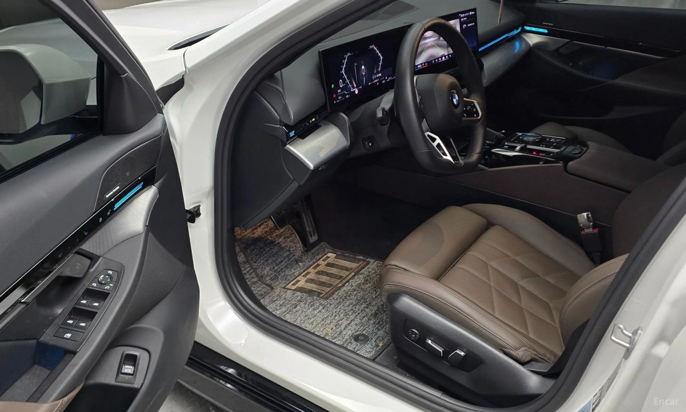 BMW 5 Series (G60) превью 7