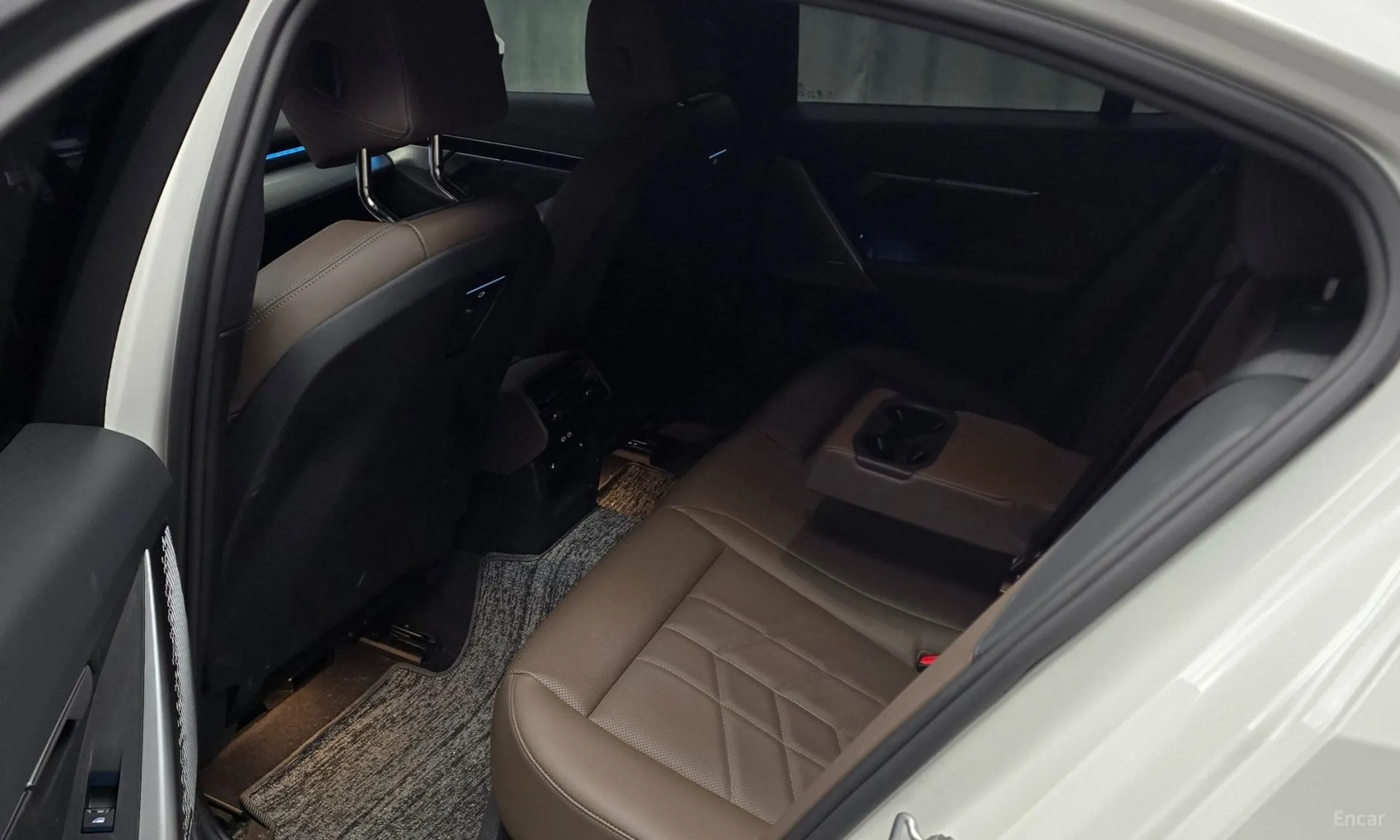 BMW 5 Series (G60) превью 8