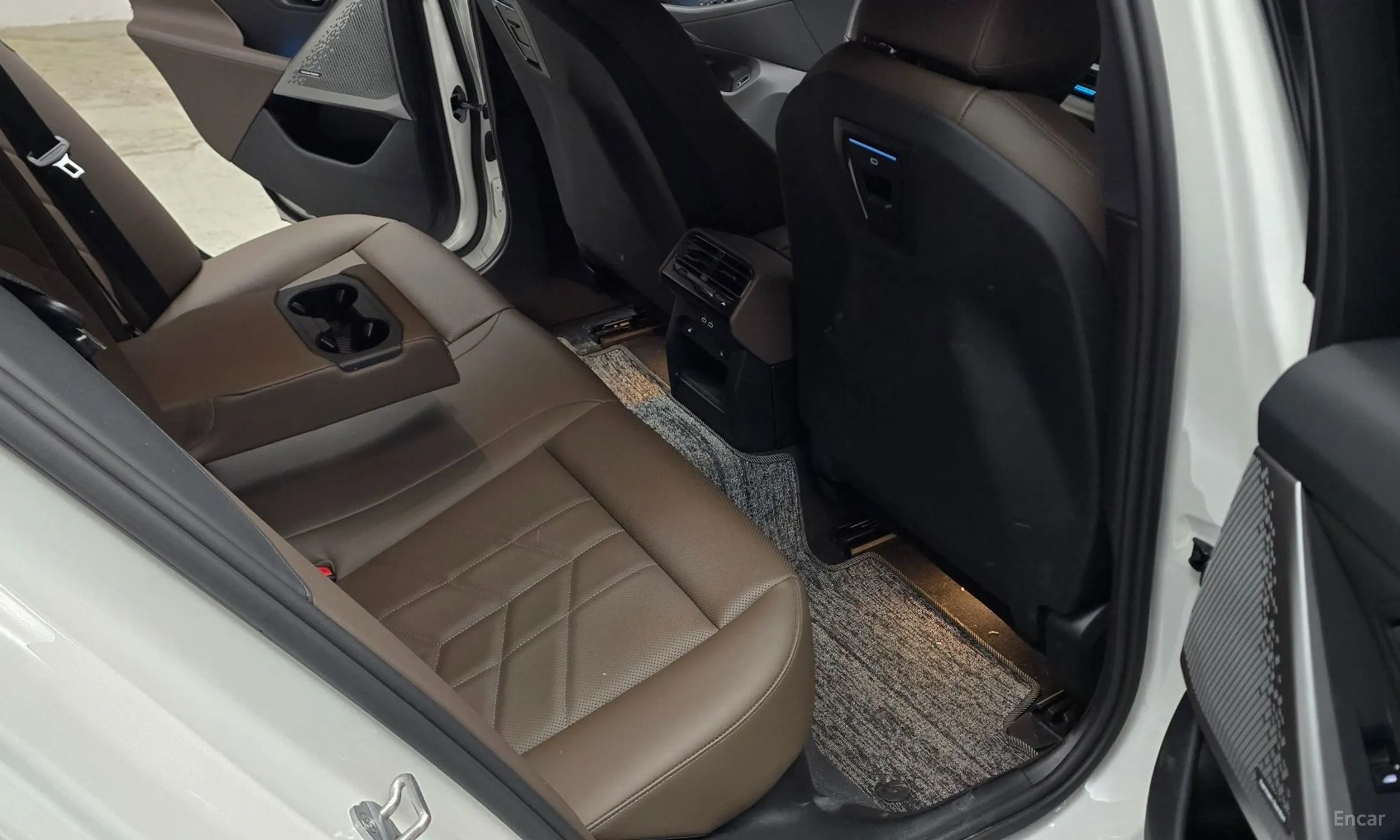 BMW 5 Series (G60) превью 9