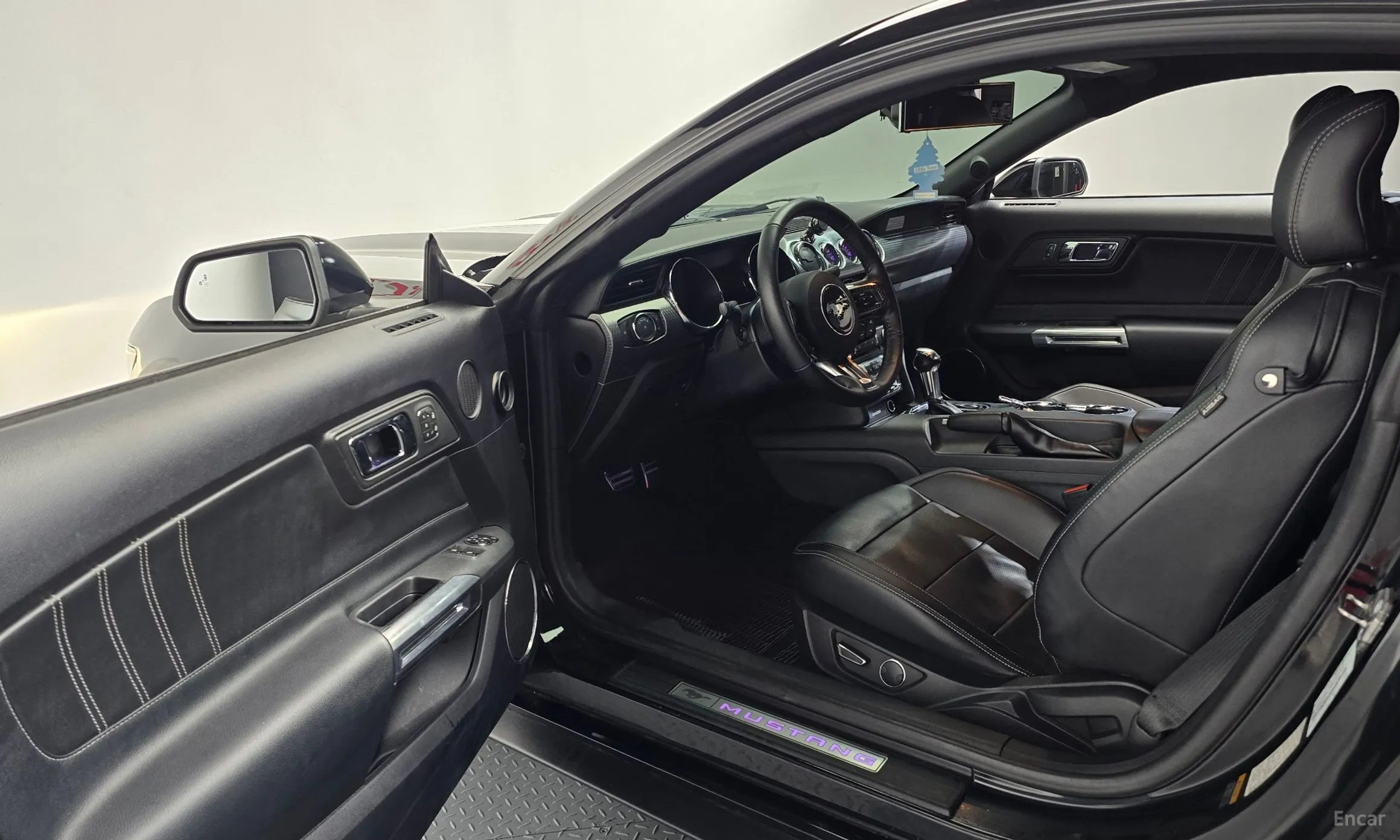 Ford Mustang превью 10