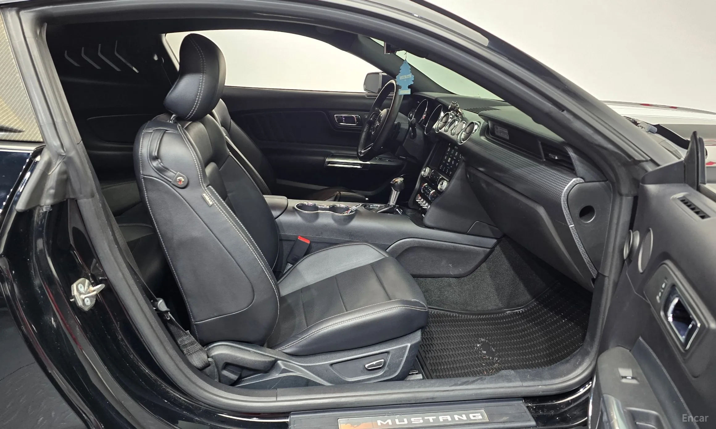 Ford Mustang превью 11