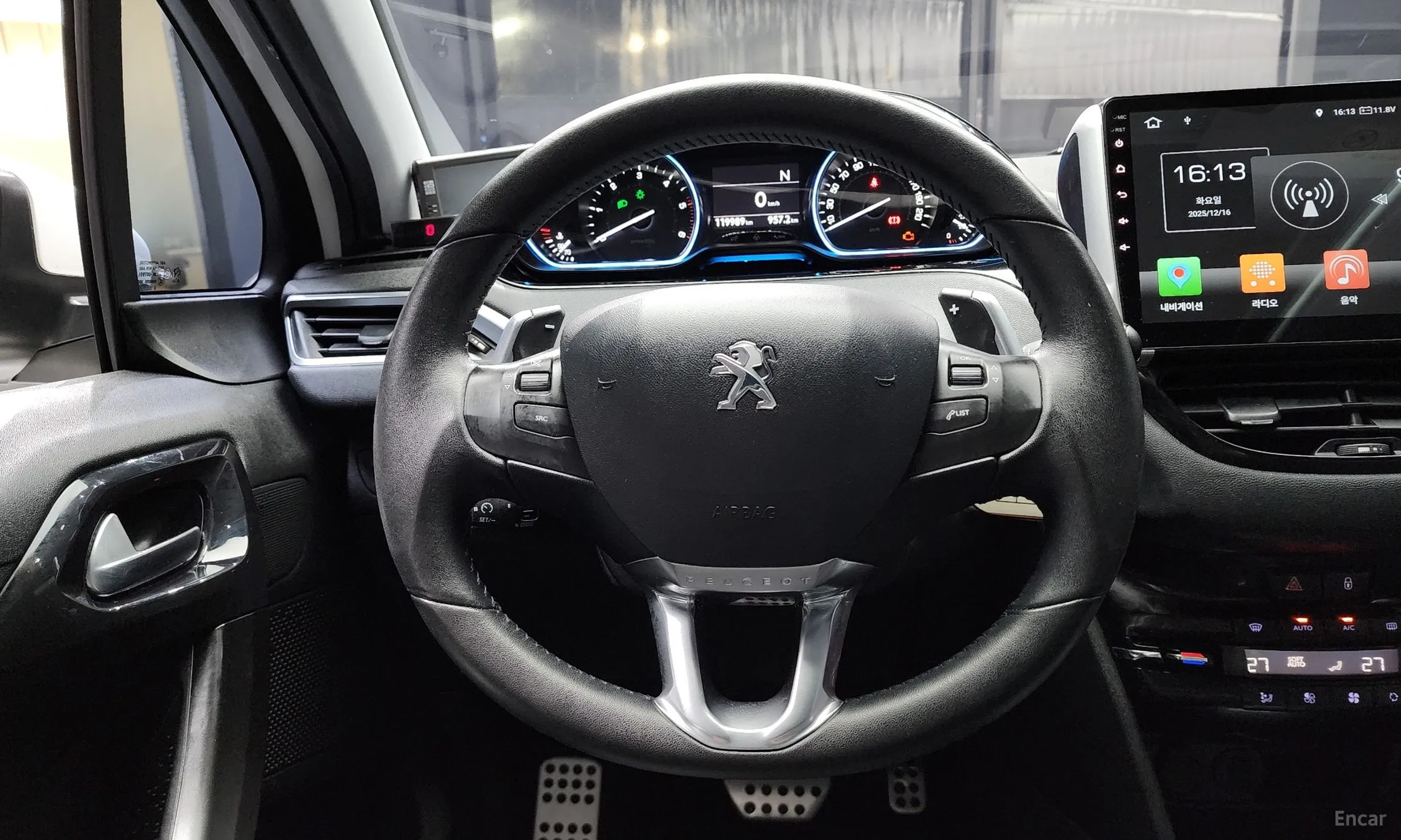 Peugeot 208 превью 13
