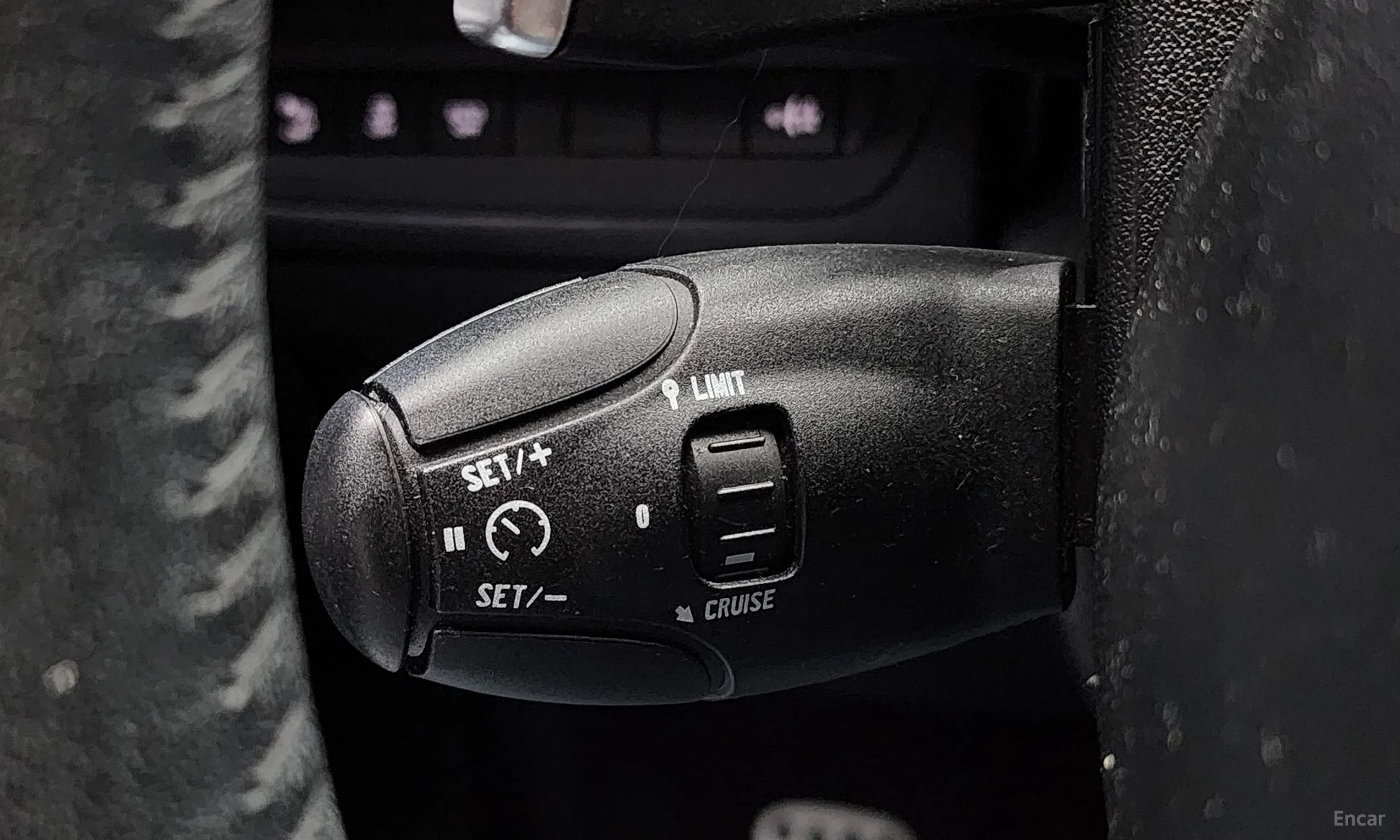 Peugeot 208 превью 19