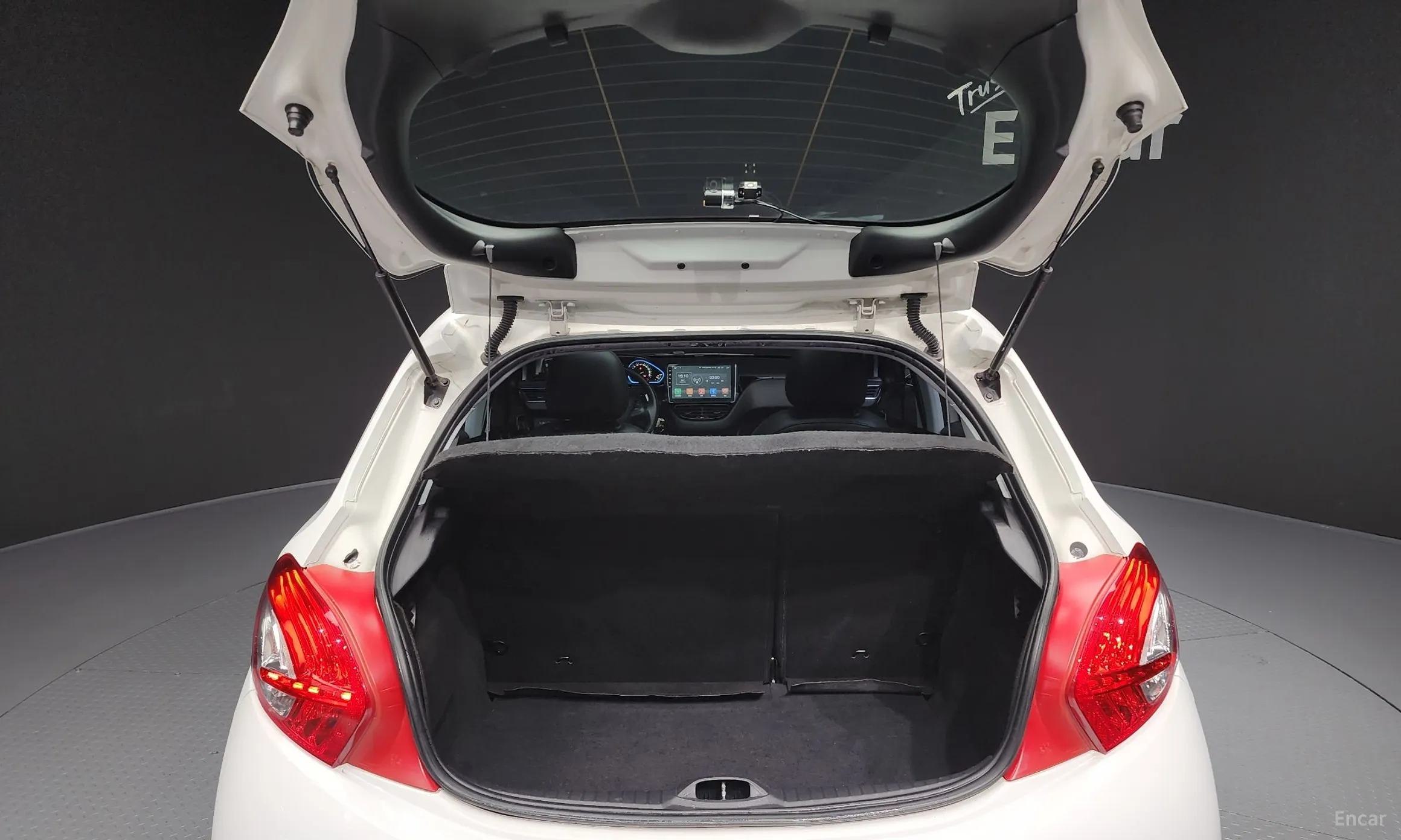 Peugeot 208 превью 20