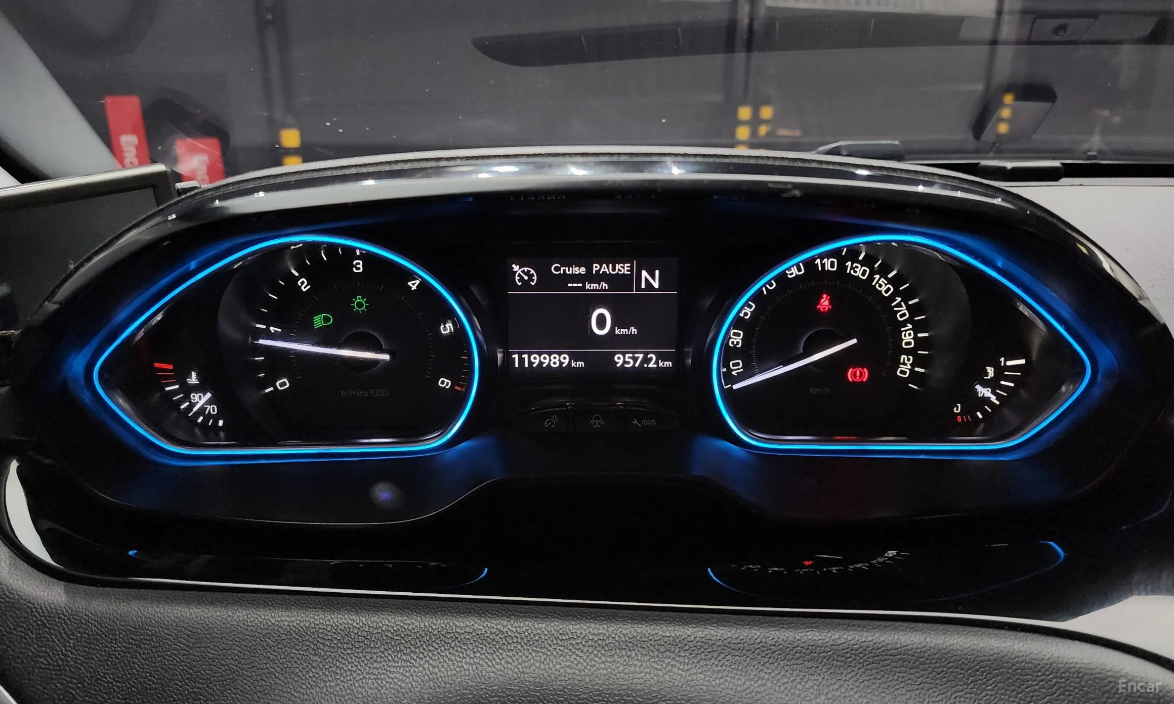 Peugeot 208 превью 8