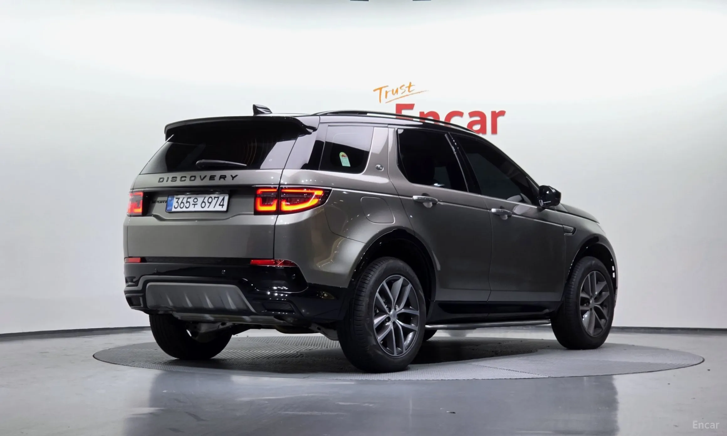 Land Rover Discovery Sports превью 2