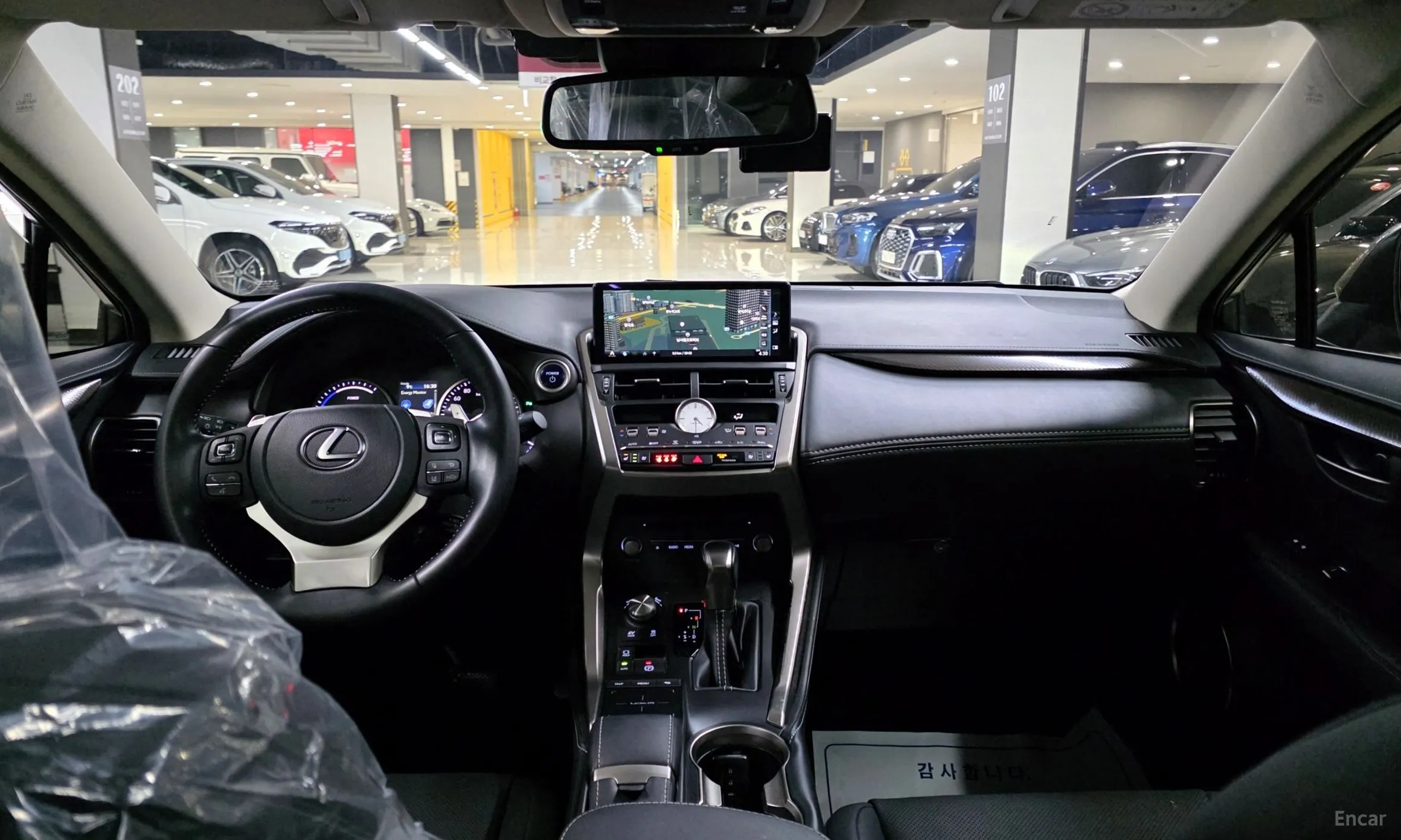 Lexus NX300h превью 10