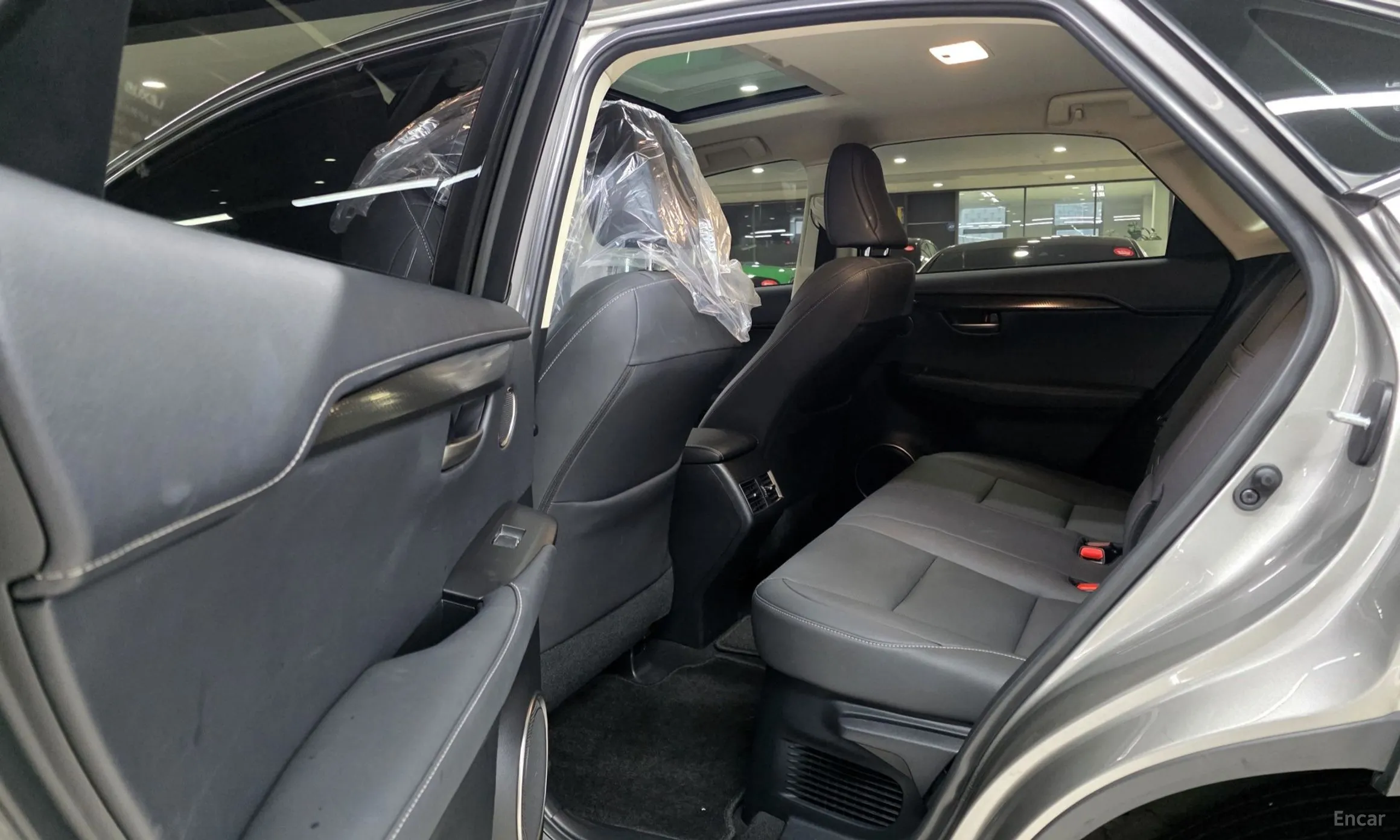 Lexus NX300h превью 11