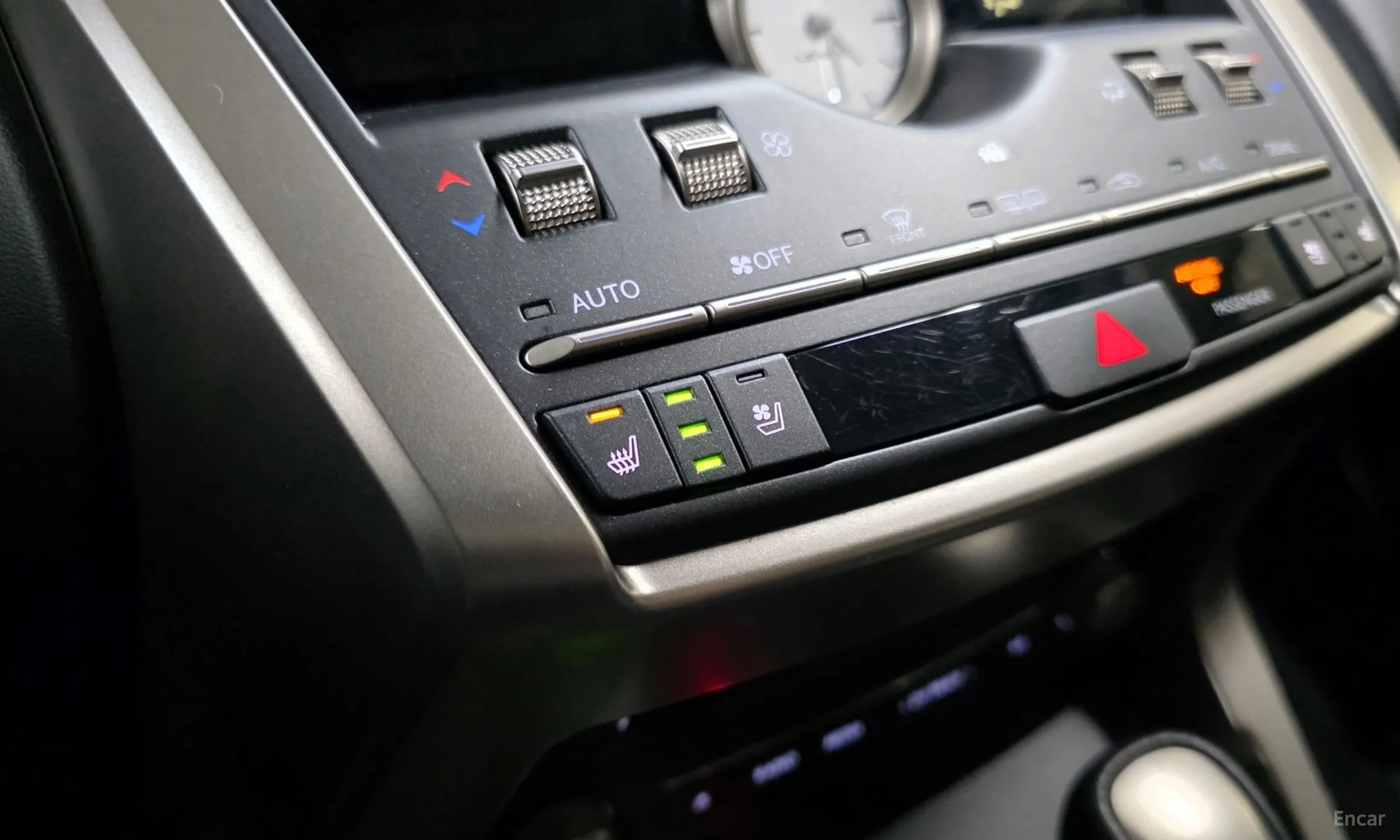 Lexus NX300h превью 16
