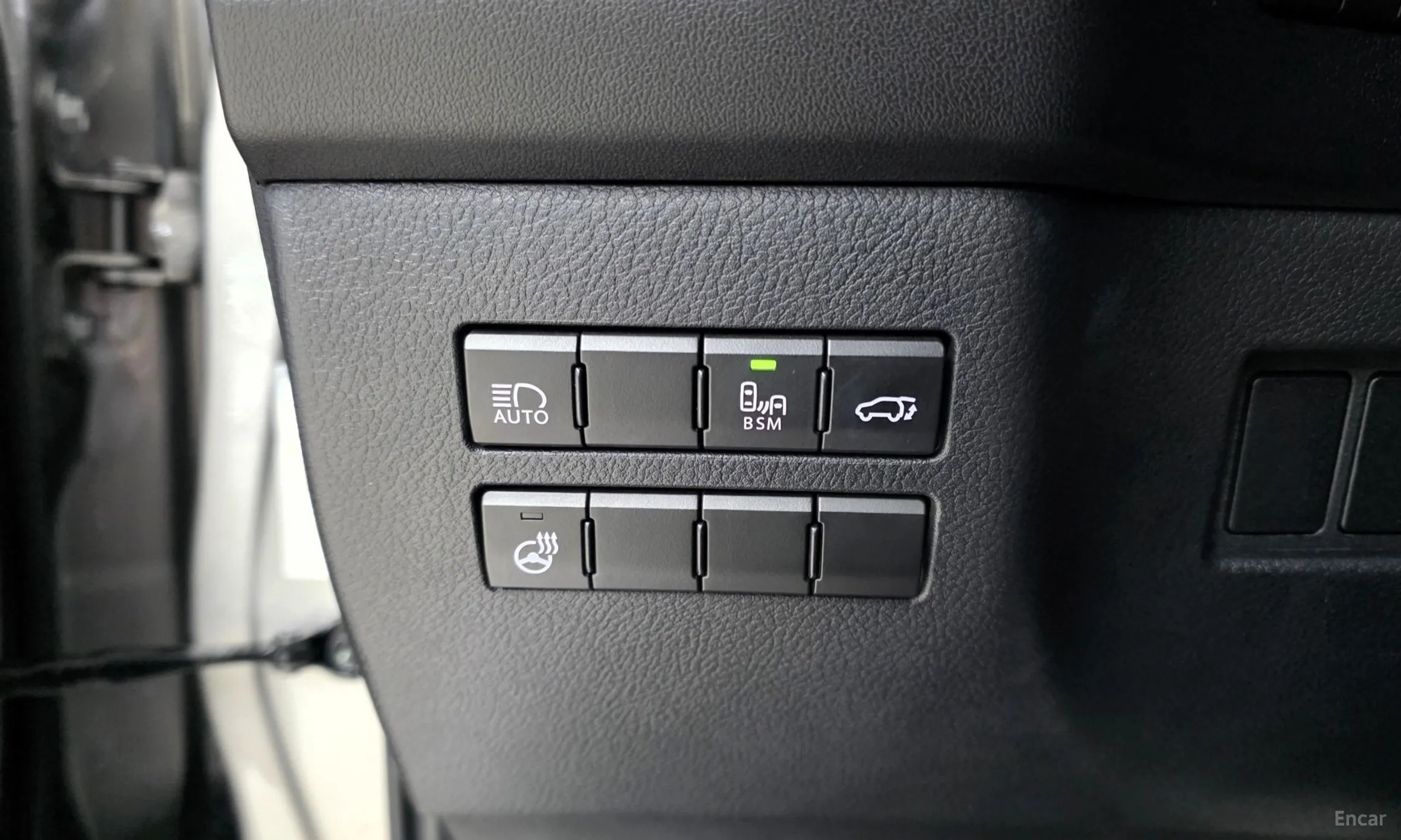 Lexus NX300h превью 17